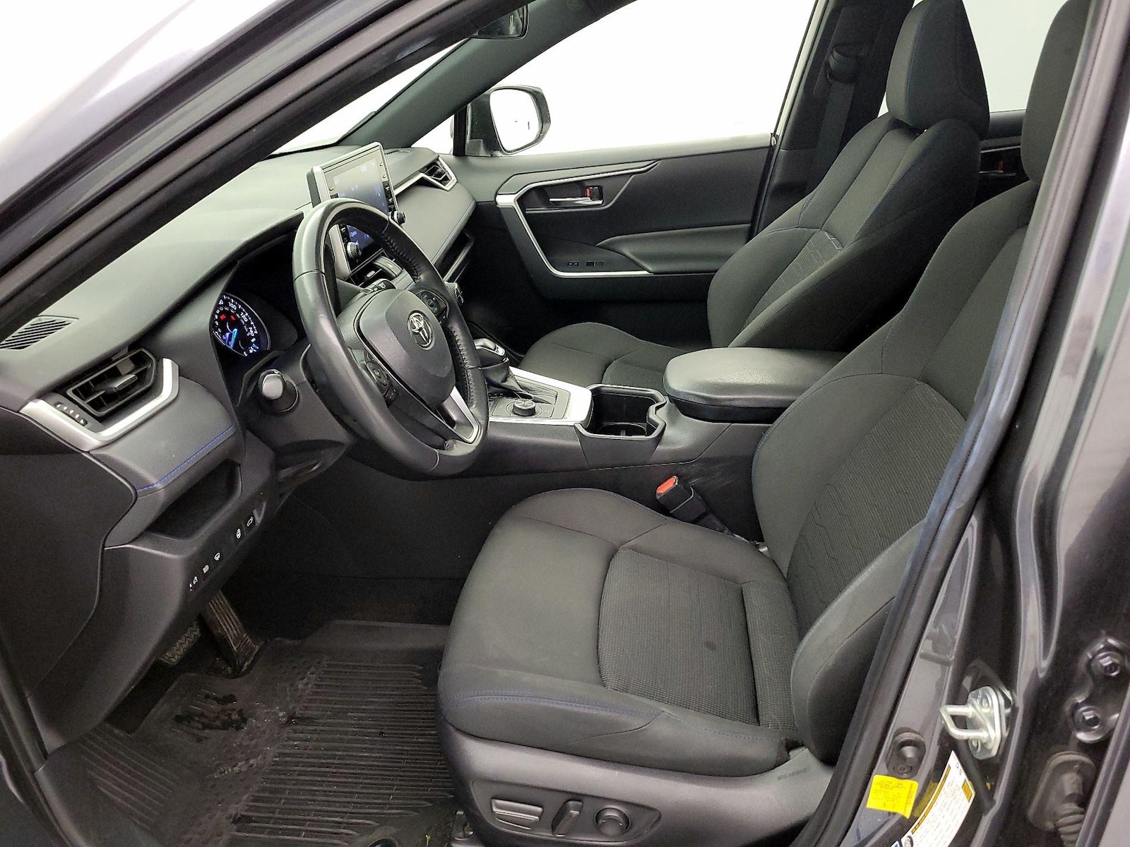 2022 Toyota RAV4 SE - Photo 12