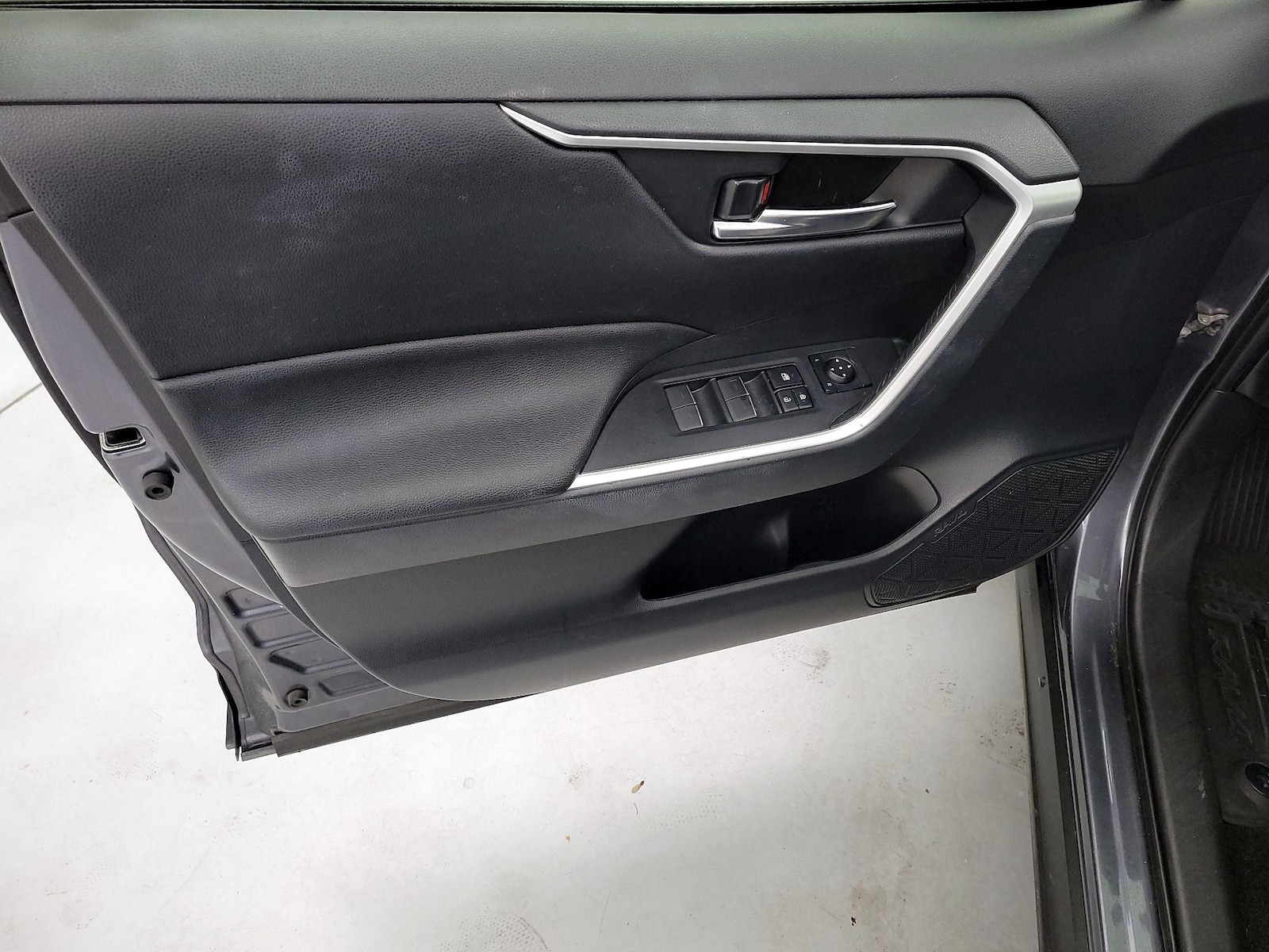 2022 Toyota RAV4 SE - Photo 13