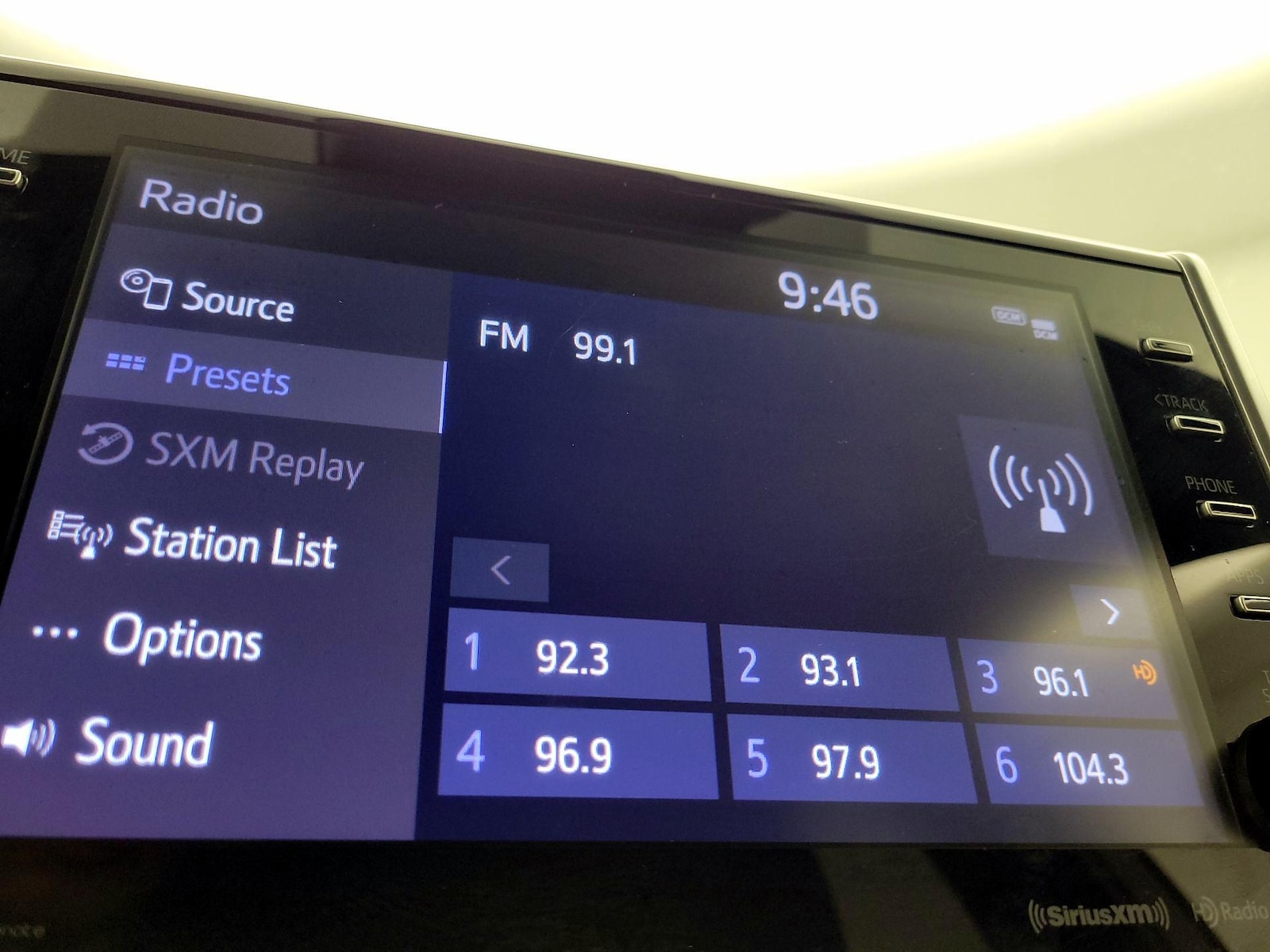 2022 Toyota RAV4 SE - Photo 16