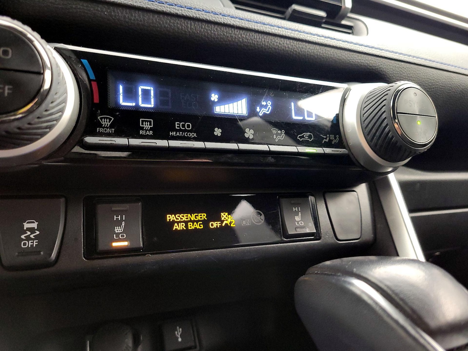 2022 Toyota RAV4 SE - Photo 17
