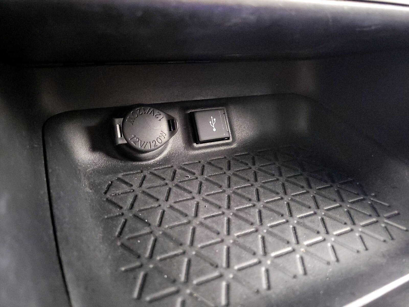 2022 Toyota RAV4 SE - Photo 19