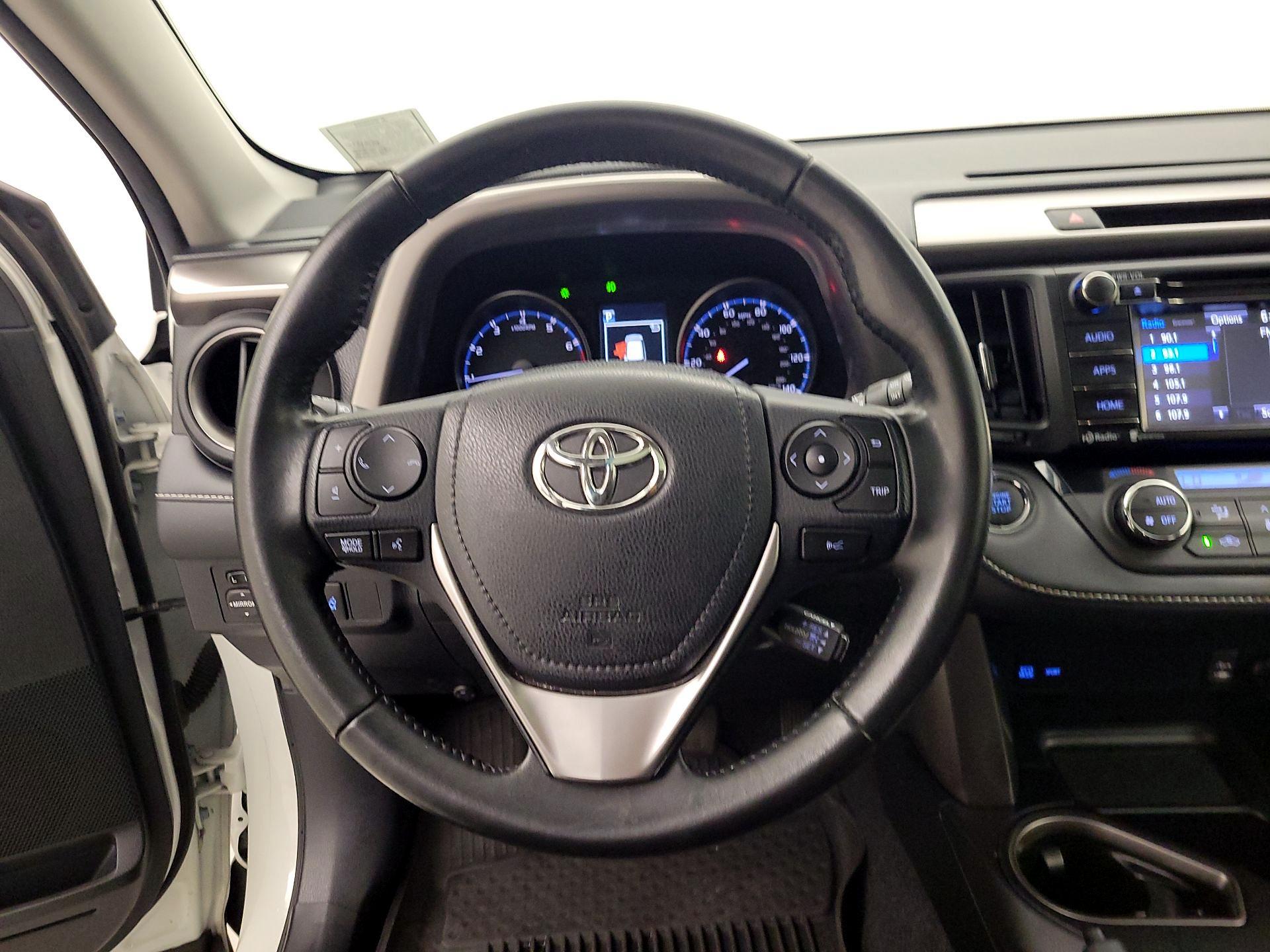 Thumbnail: 2018 Toyota RAV4 - 10