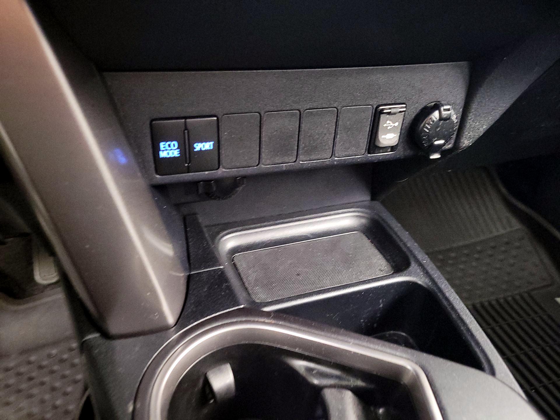 Thumbnail: 2018 Toyota RAV4 - 18