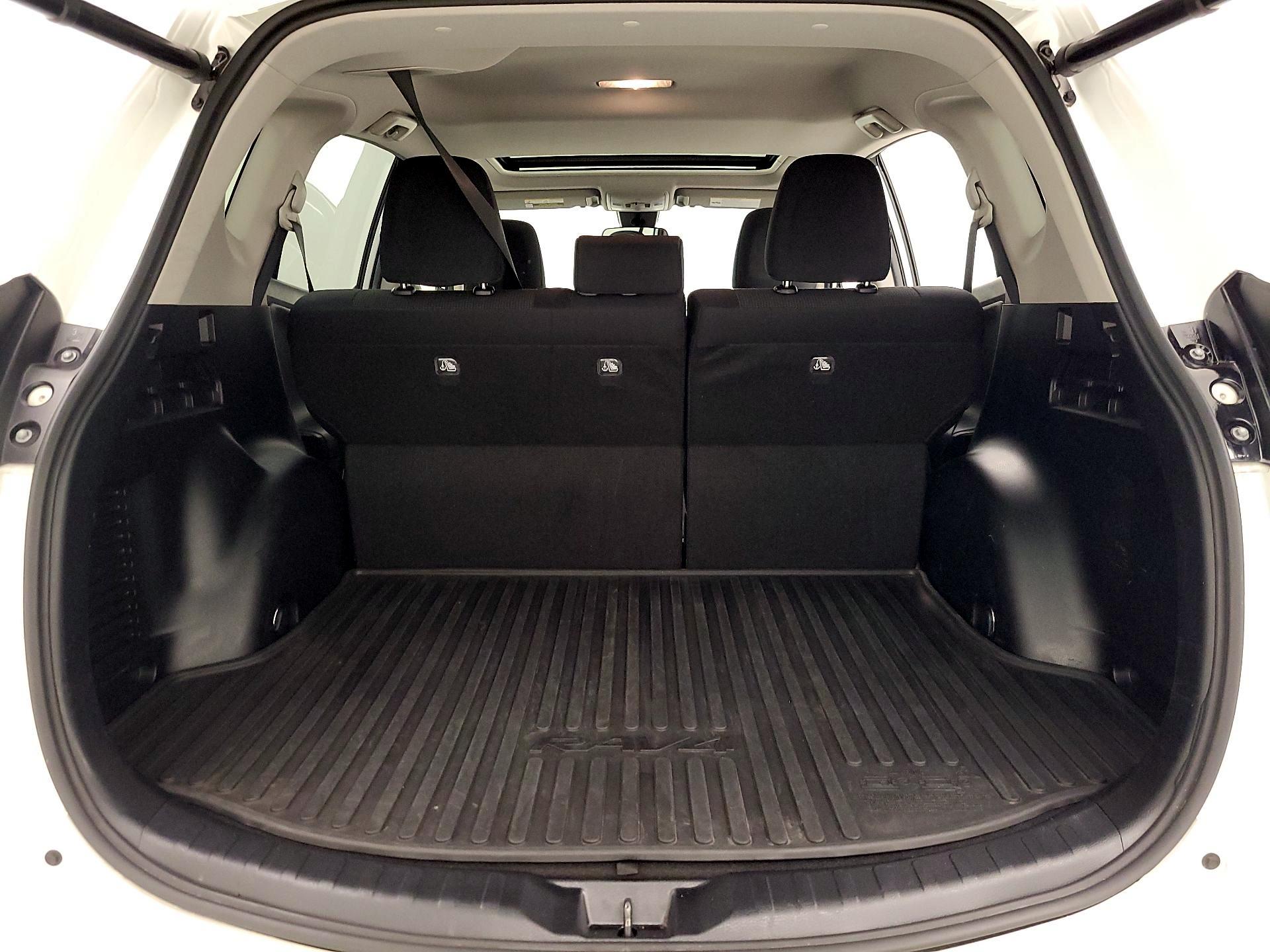 Thumbnail: 2018 Toyota RAV4 - 20