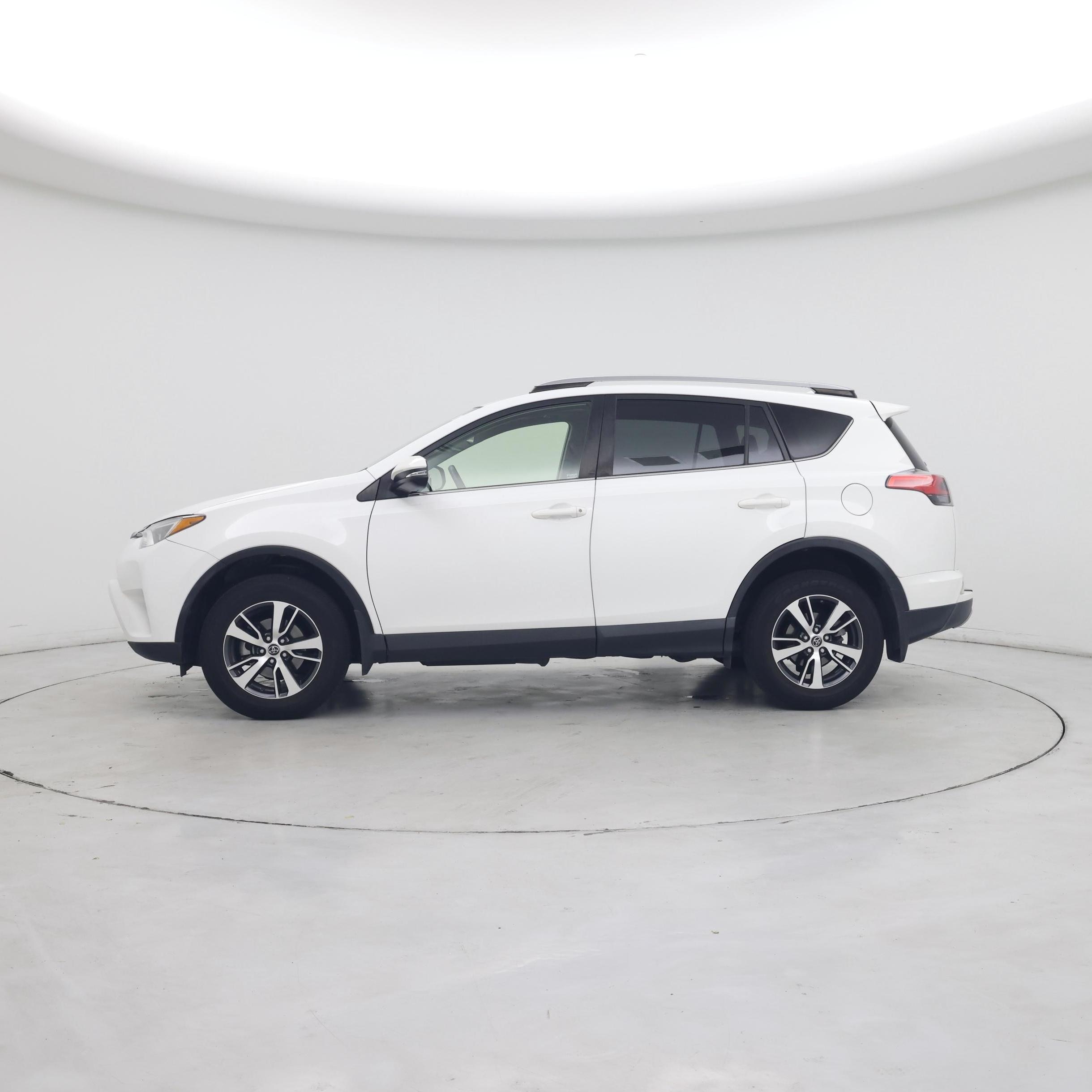 Thumbnail: 2018 Toyota RAV4 - 3