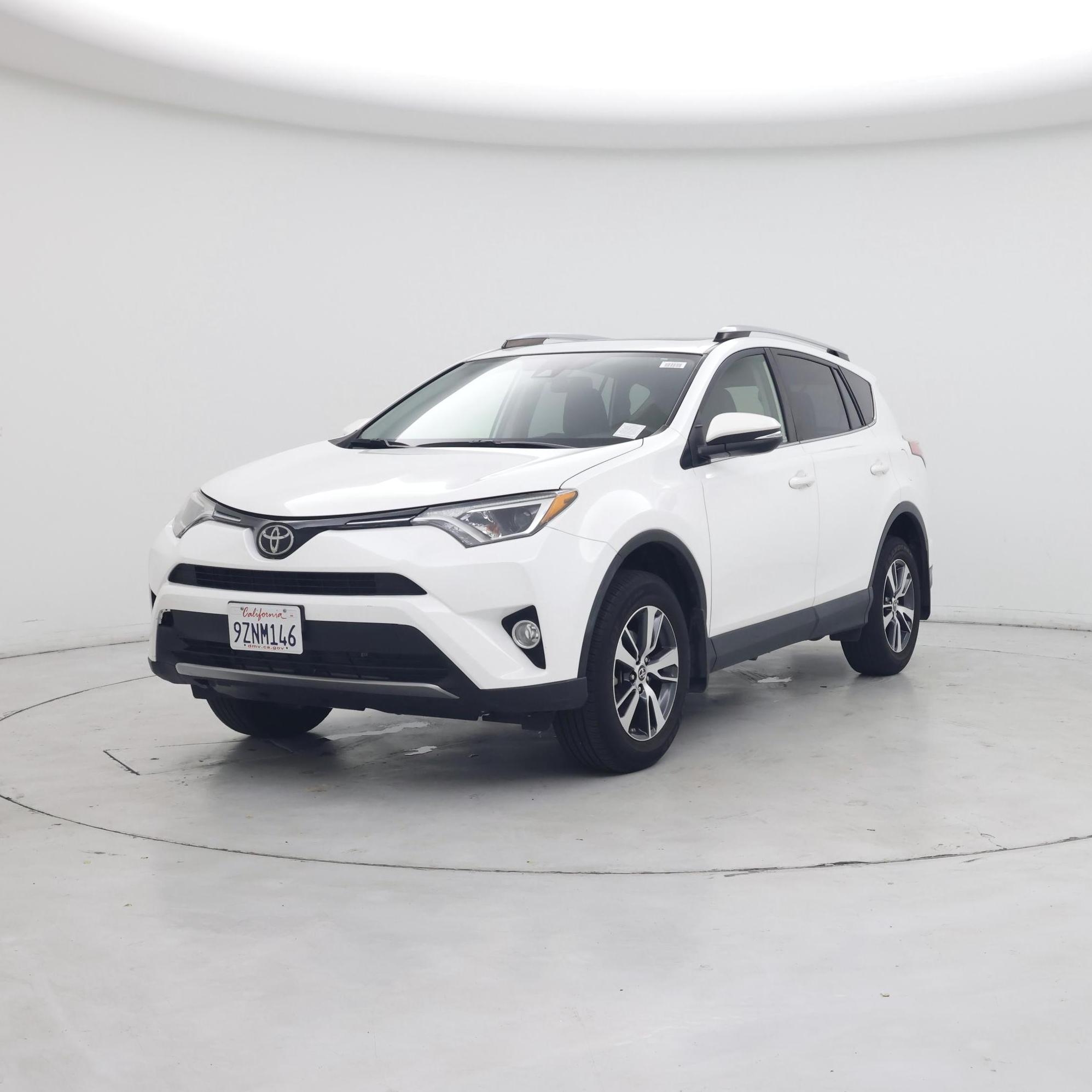 Thumbnail: 2018 Toyota RAV4 - 4