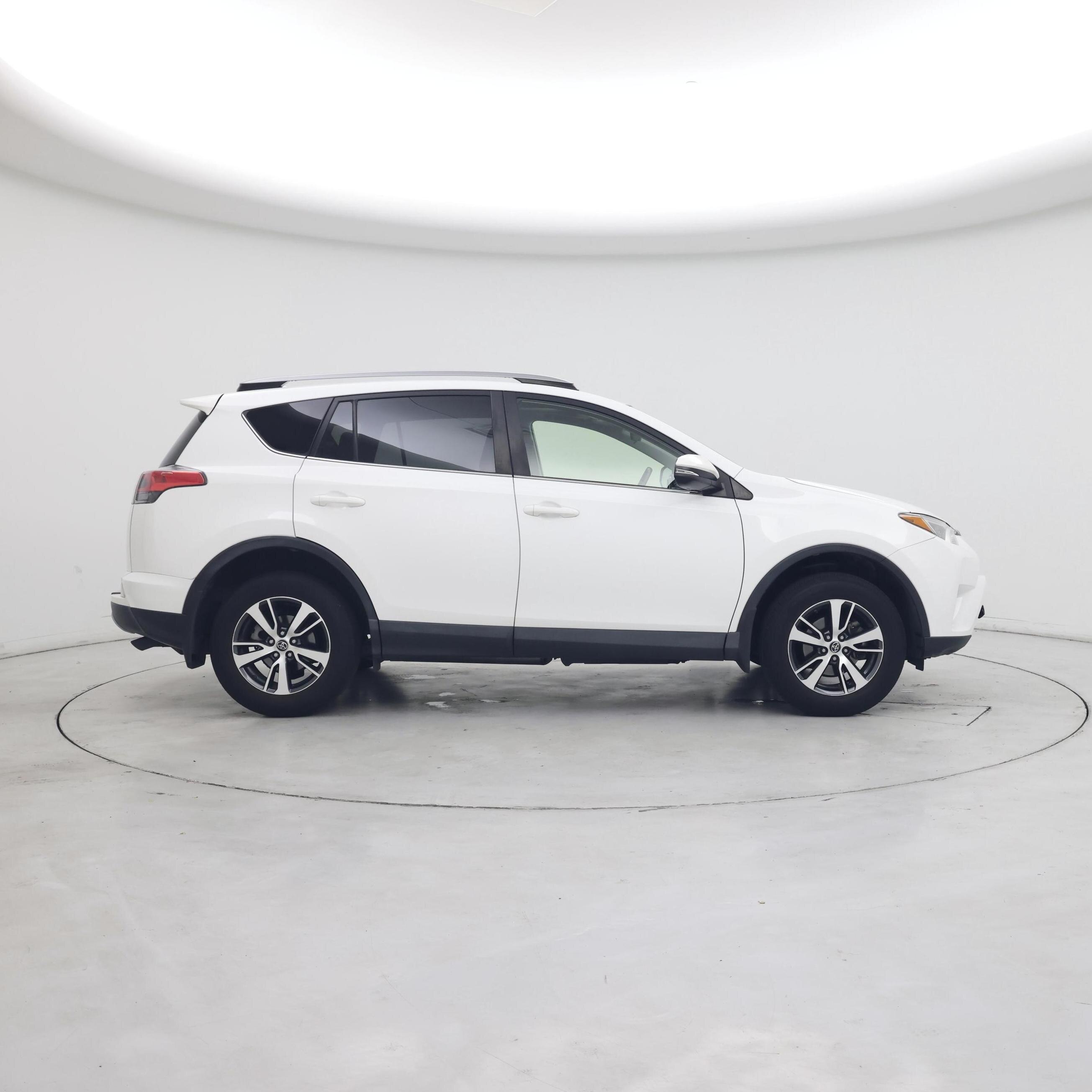 Thumbnail: 2018 Toyota RAV4 - 7