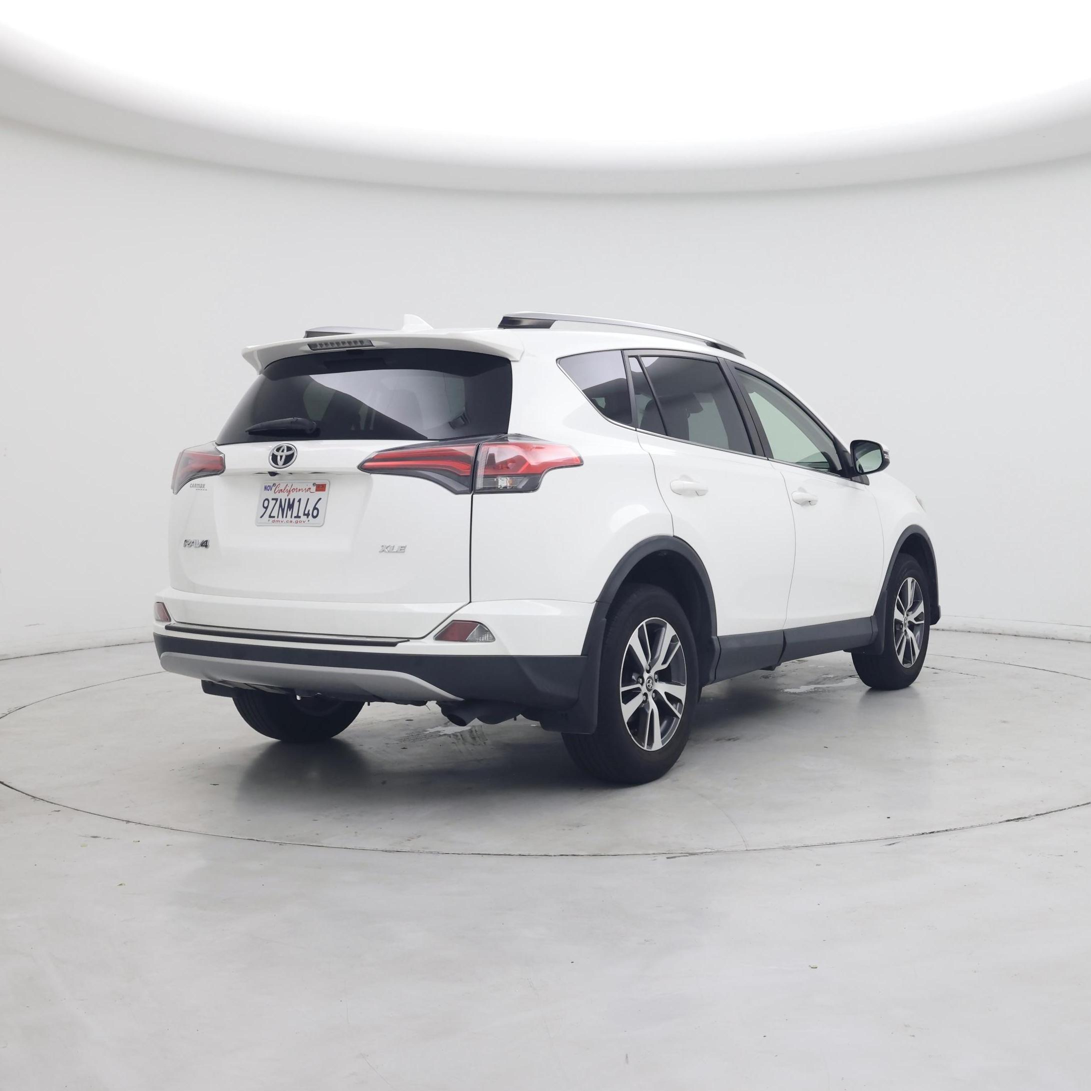 Thumbnail: 2018 Toyota RAV4 - 8