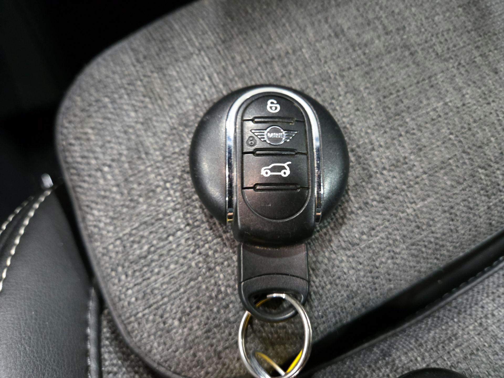 Thumbnail: 2019 MINI Cooper Countryman - 16