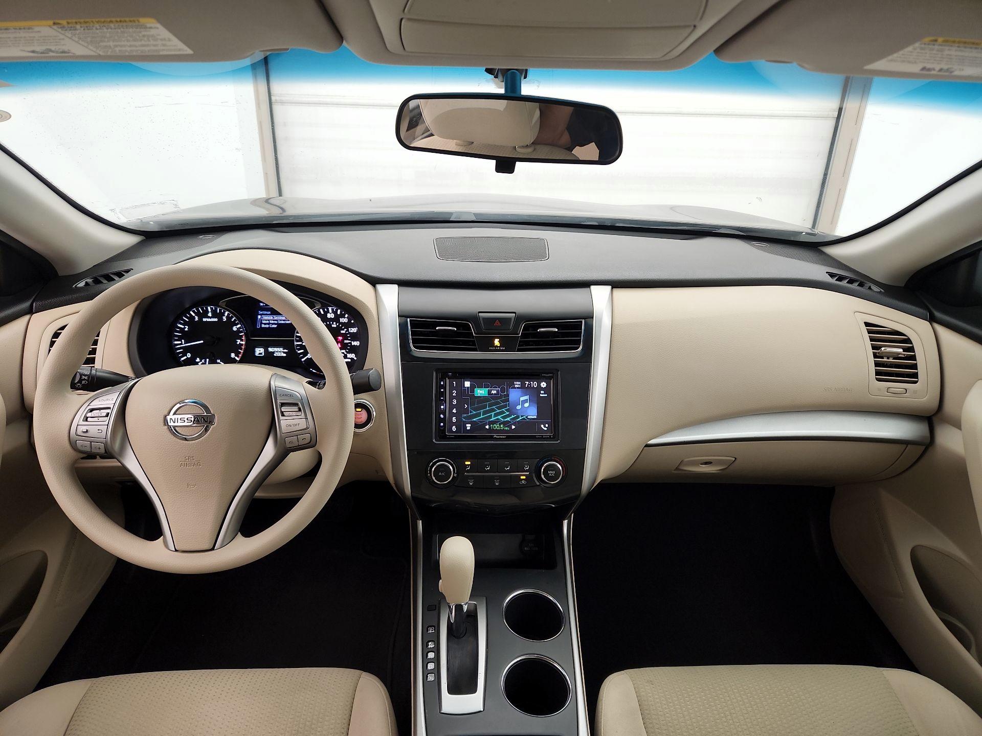 Thumbnail: 2015 Nissan Altima - 9