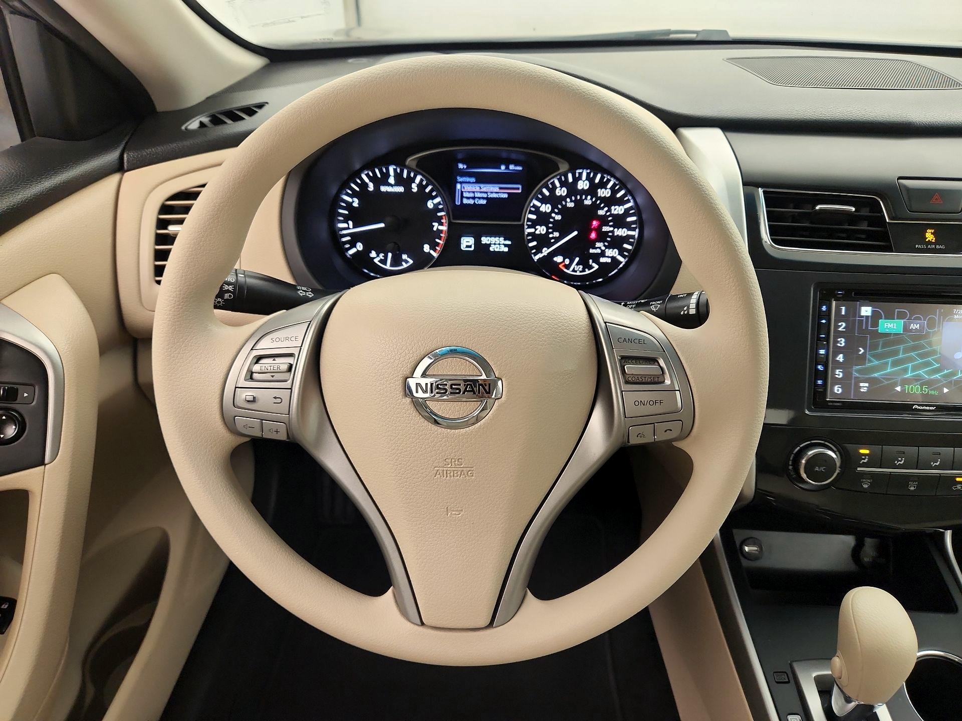 Thumbnail: 2015 Nissan Altima - 10