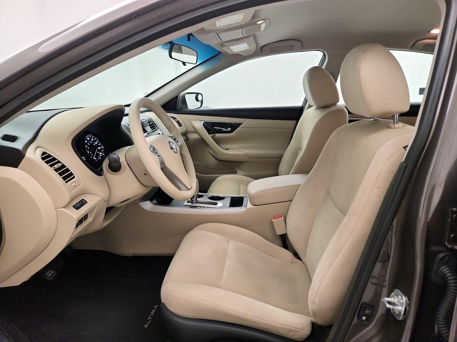 Thumbnail: 2015 Nissan Altima - 11