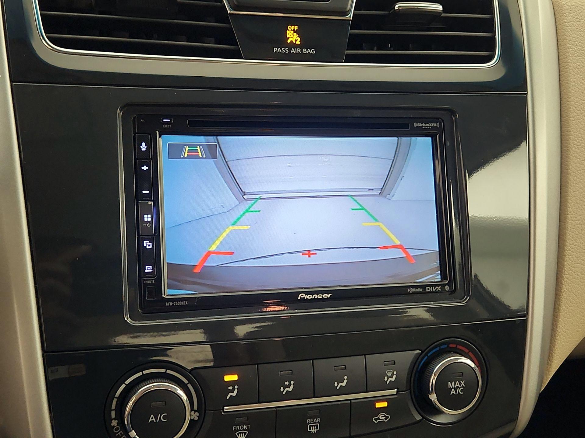 Thumbnail: 2015 Nissan Altima - 14