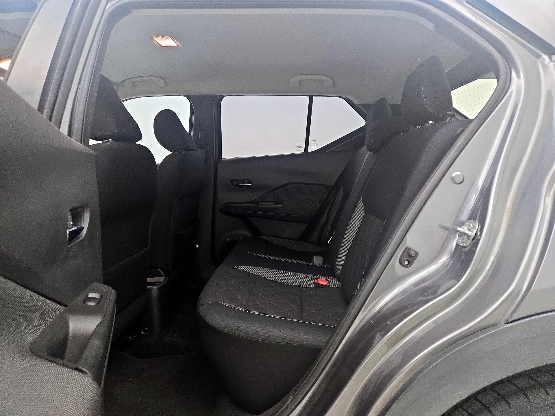 Thumbnail: 2018 Nissan Kicks - 17