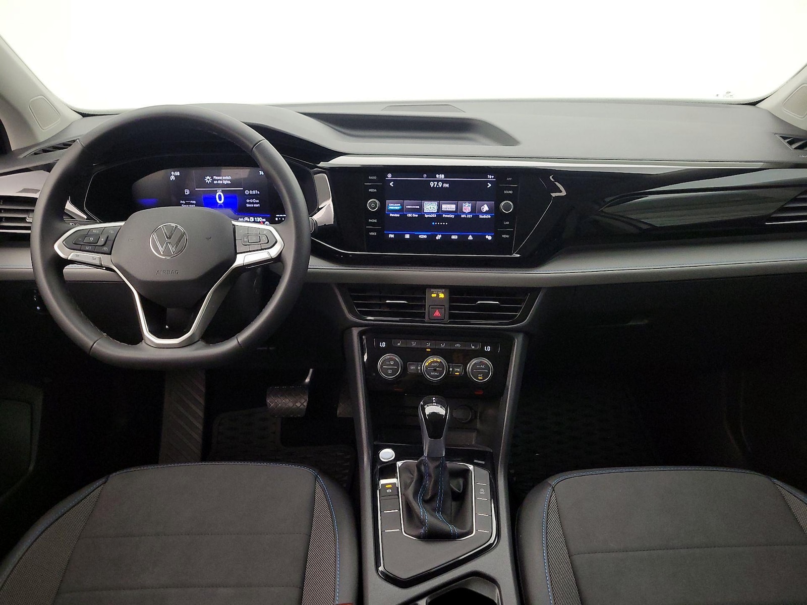 2024 Volkswagen Taos SE Black - Photo 10