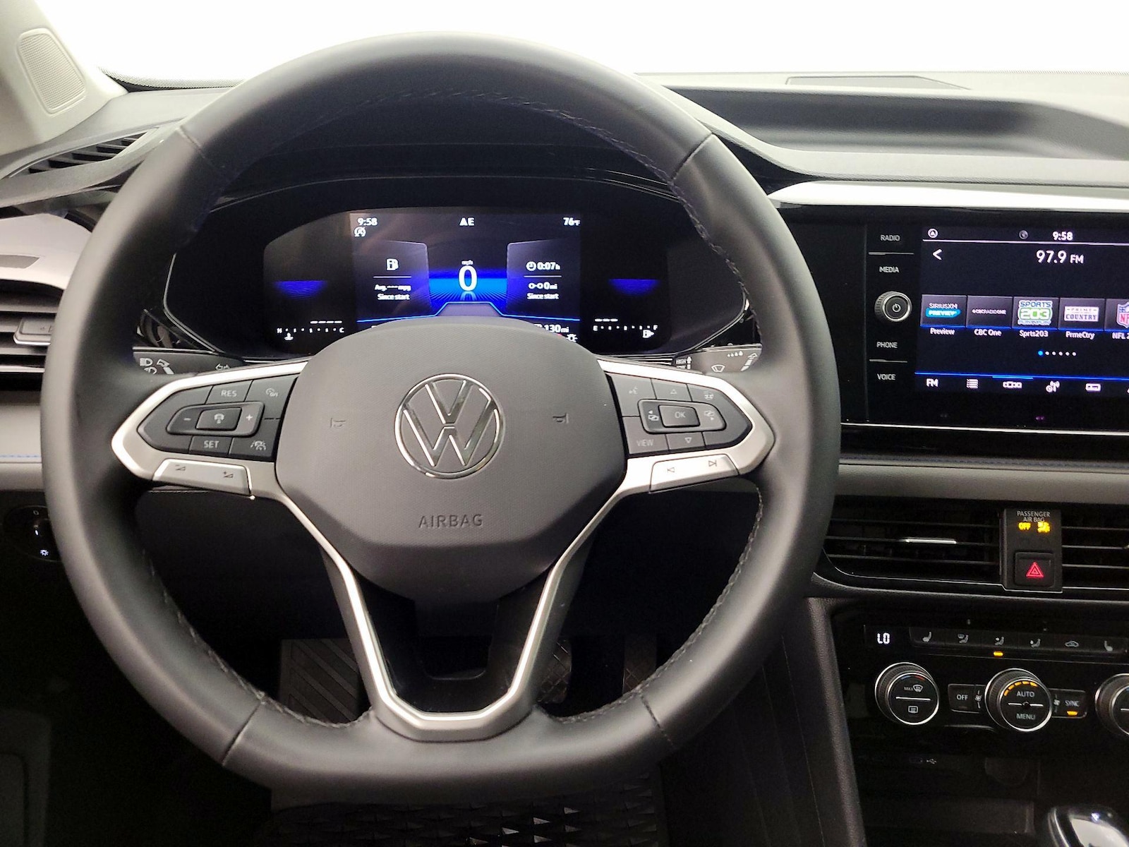 2024 Volkswagen Taos SE Black - Photo 11