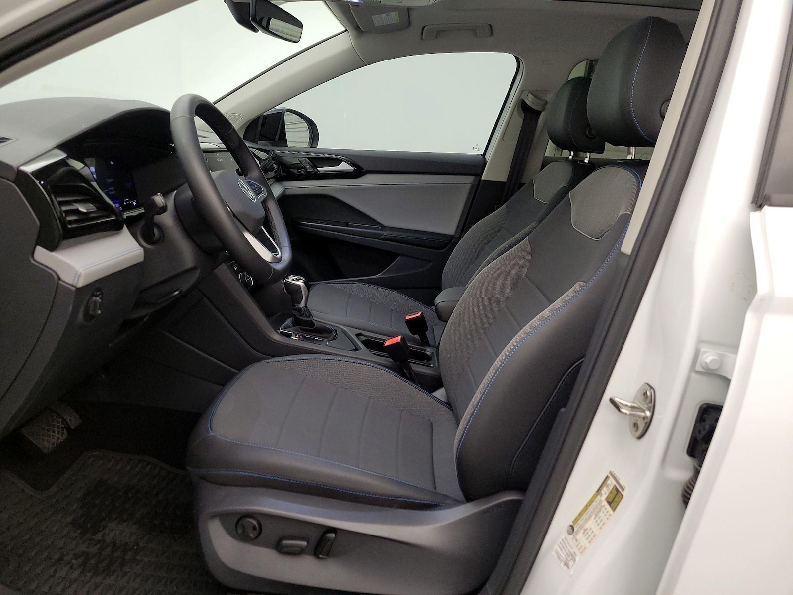 2024 Volkswagen Taos SE Black - Photo 12