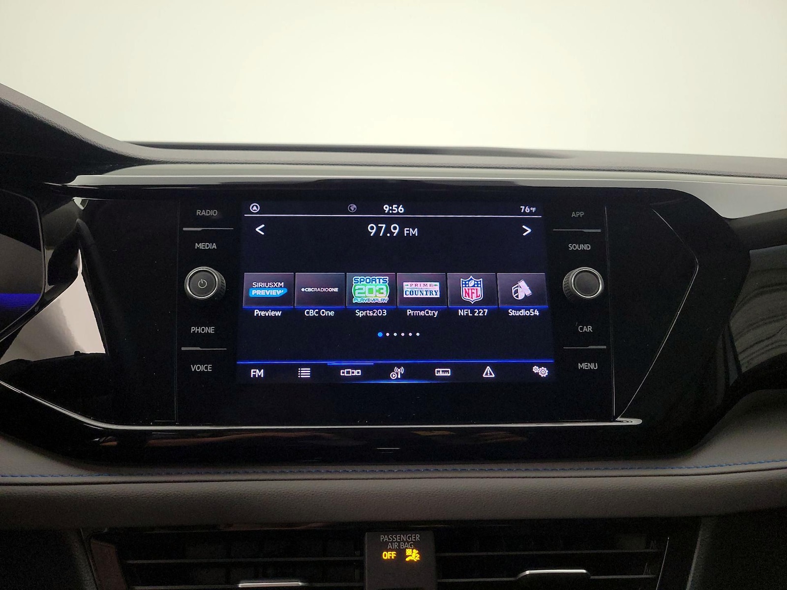 2024 Volkswagen Taos SE Black - Photo 16