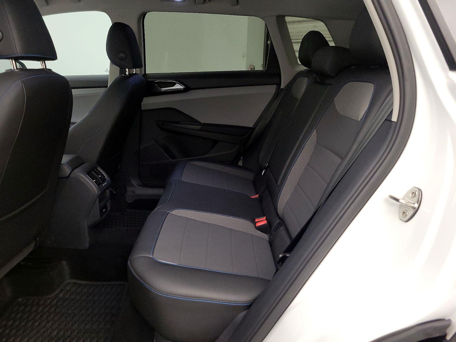 2024 Volkswagen Taos SE Black - Photo 21