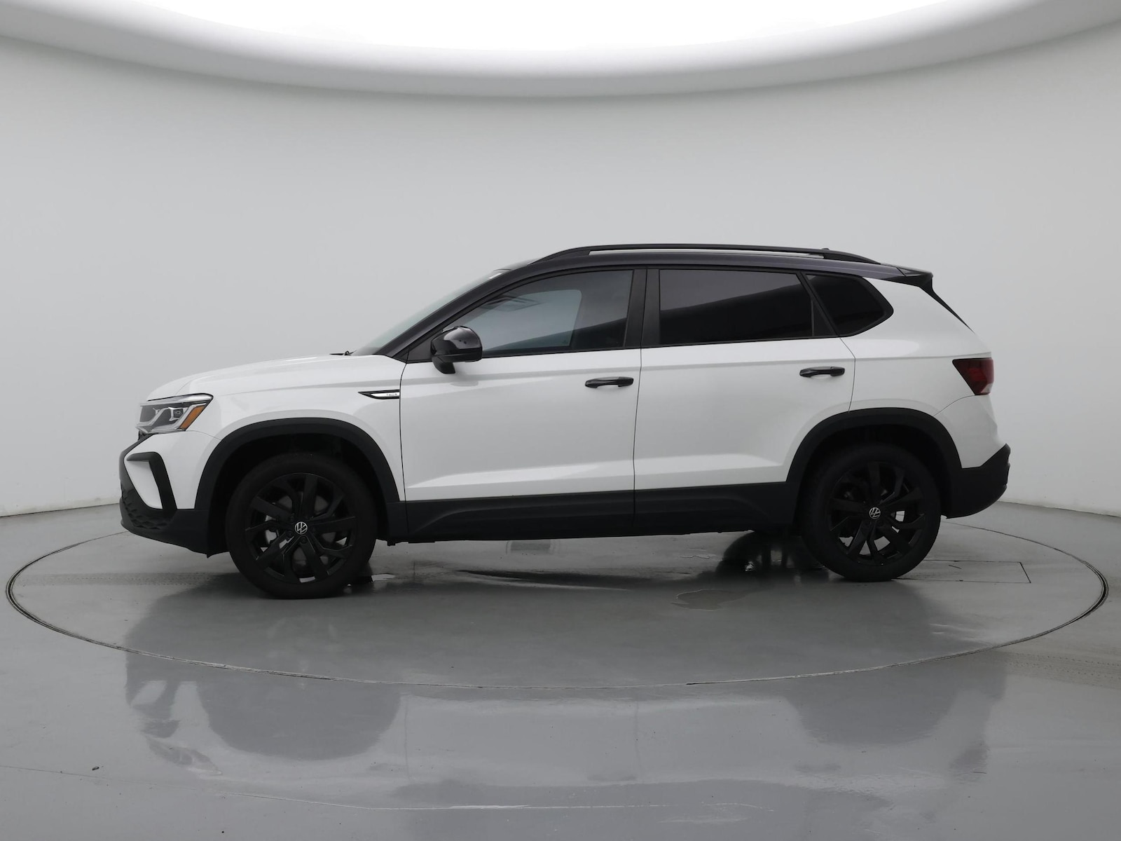 2024 Volkswagen Taos SE Black - Photo 4