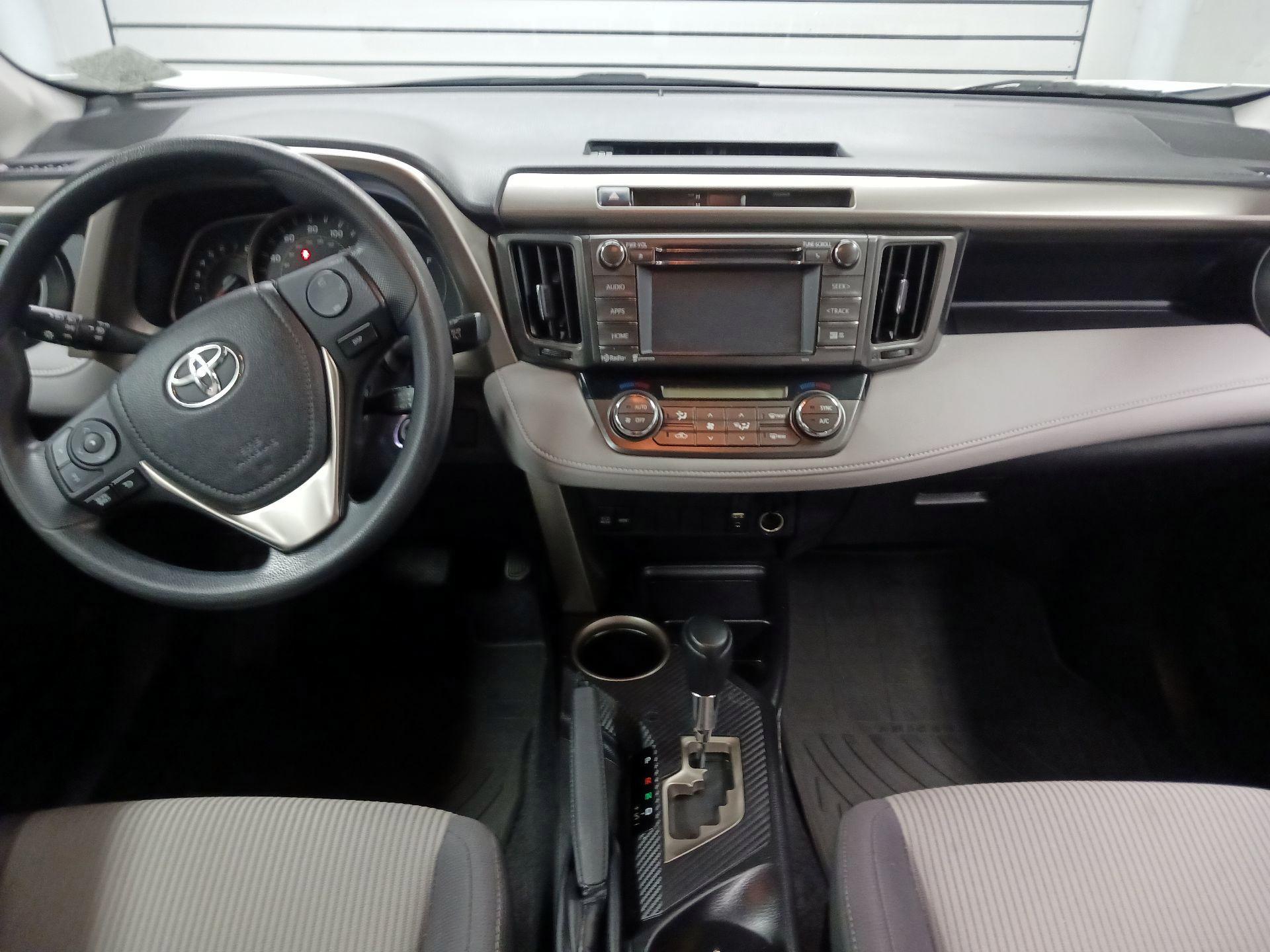Thumbnail: 2015 Toyota RAV4 - 9