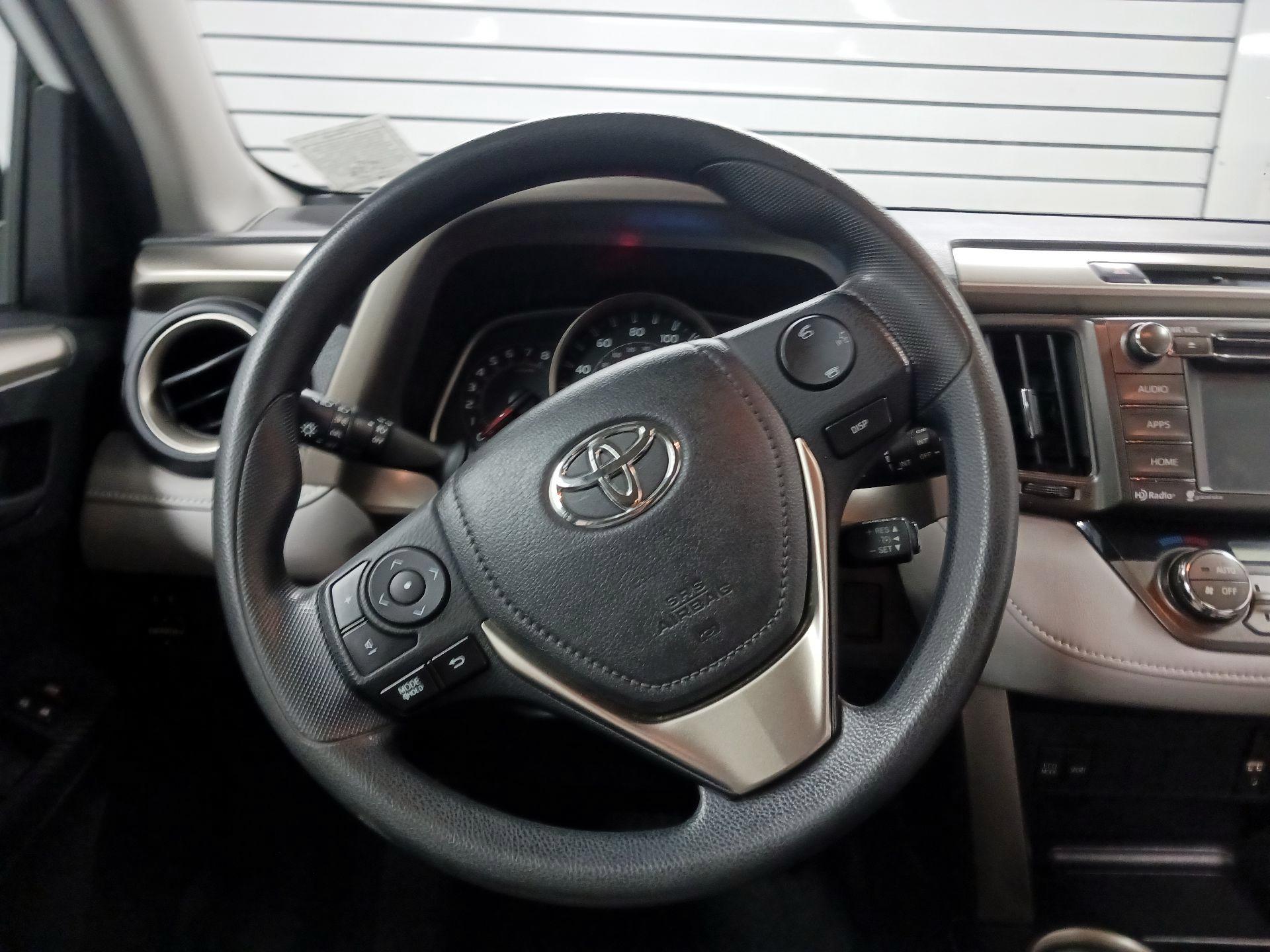 Thumbnail: 2015 Toyota RAV4 - 10