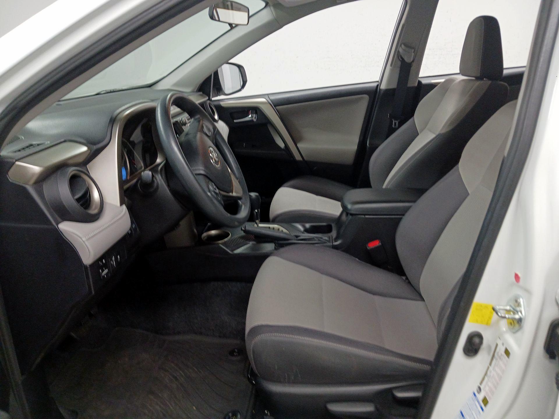 Thumbnail: 2015 Toyota RAV4 - 11