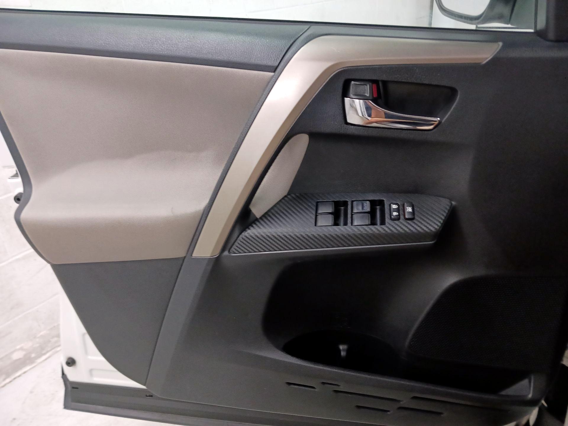 Thumbnail: 2015 Toyota RAV4 - 12