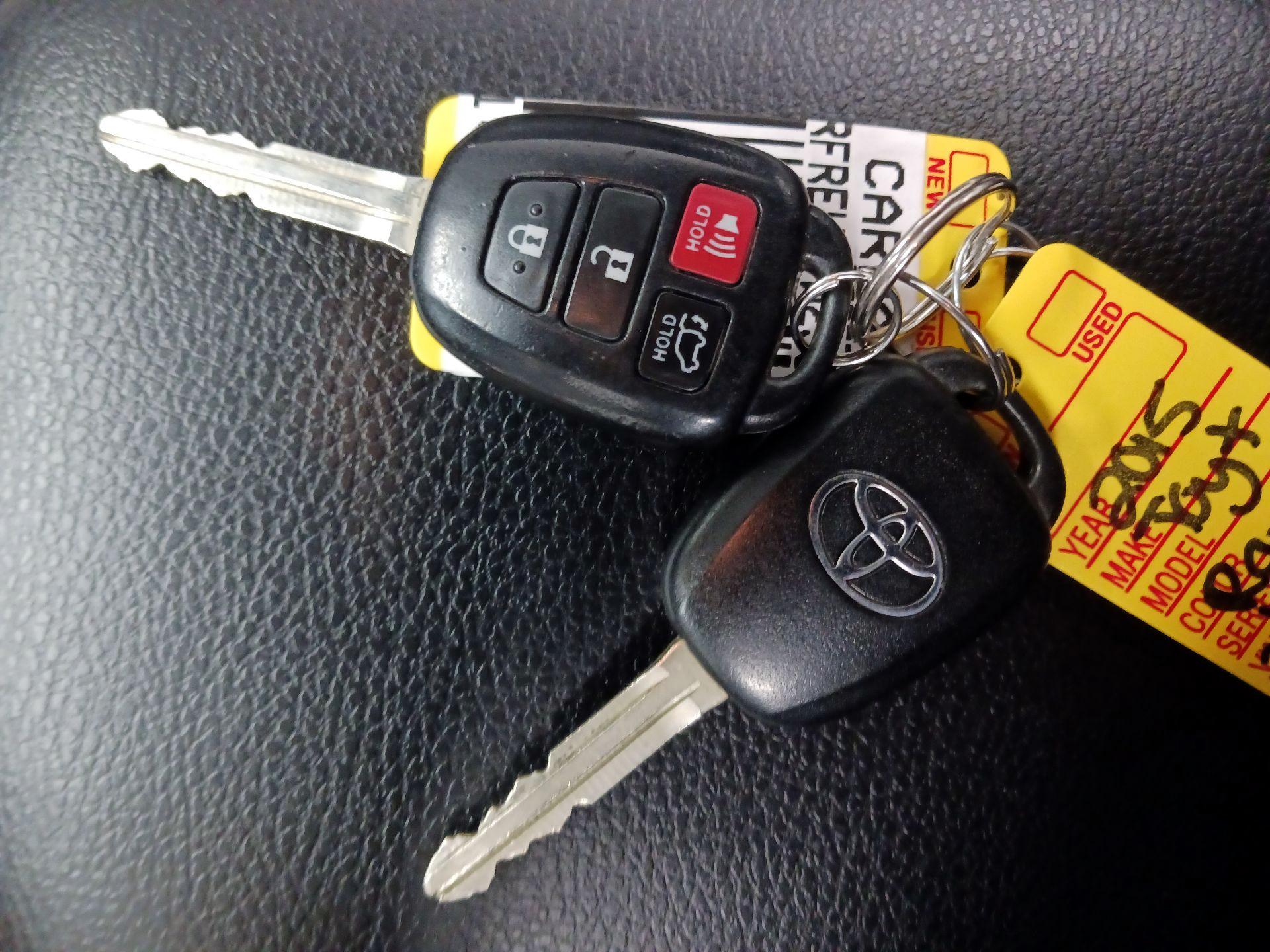 Thumbnail: 2015 Toyota RAV4 - 18