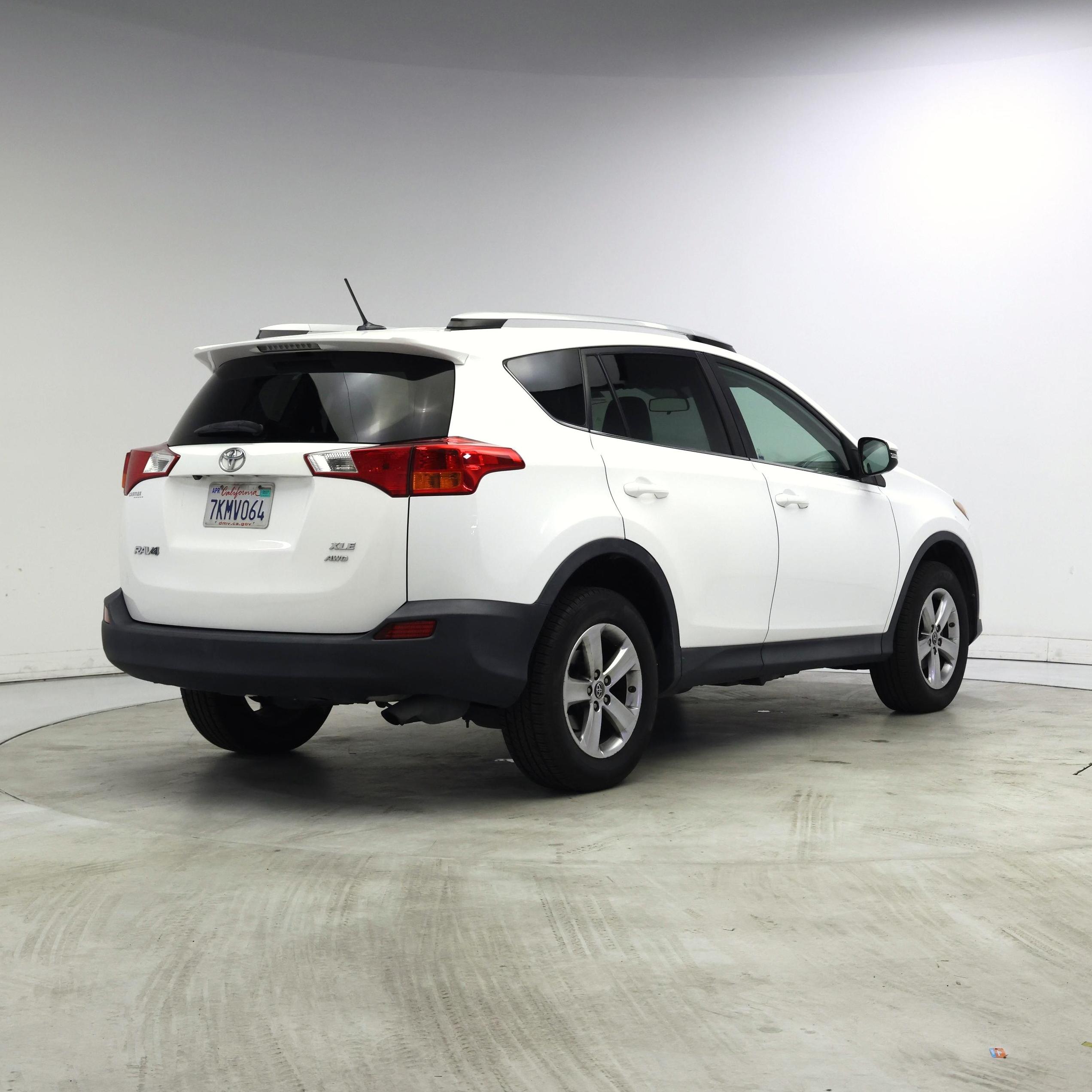 Thumbnail: 2015 Toyota RAV4 - 8