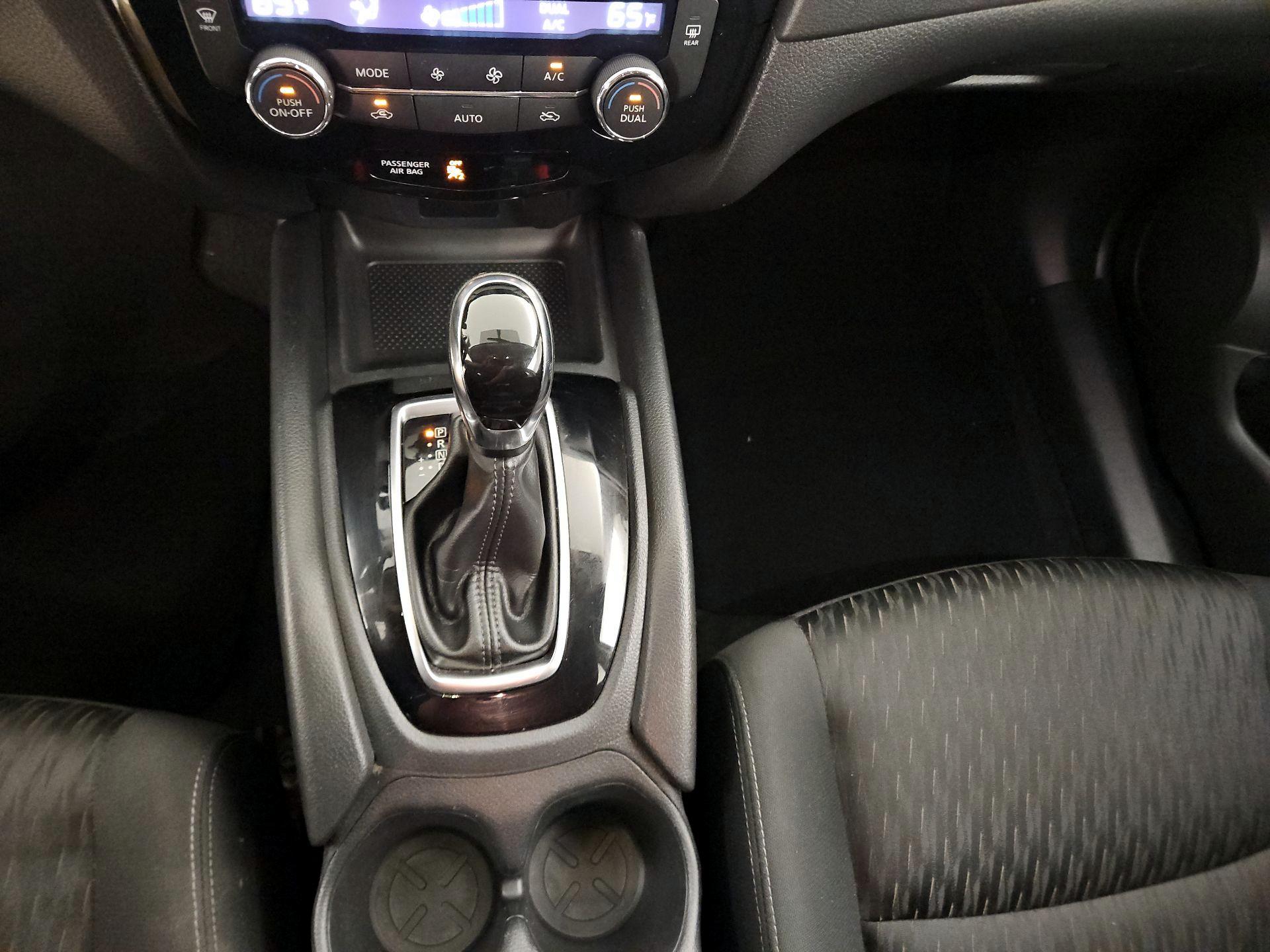Thumbnail: 2018 Nissan Rogue - 15