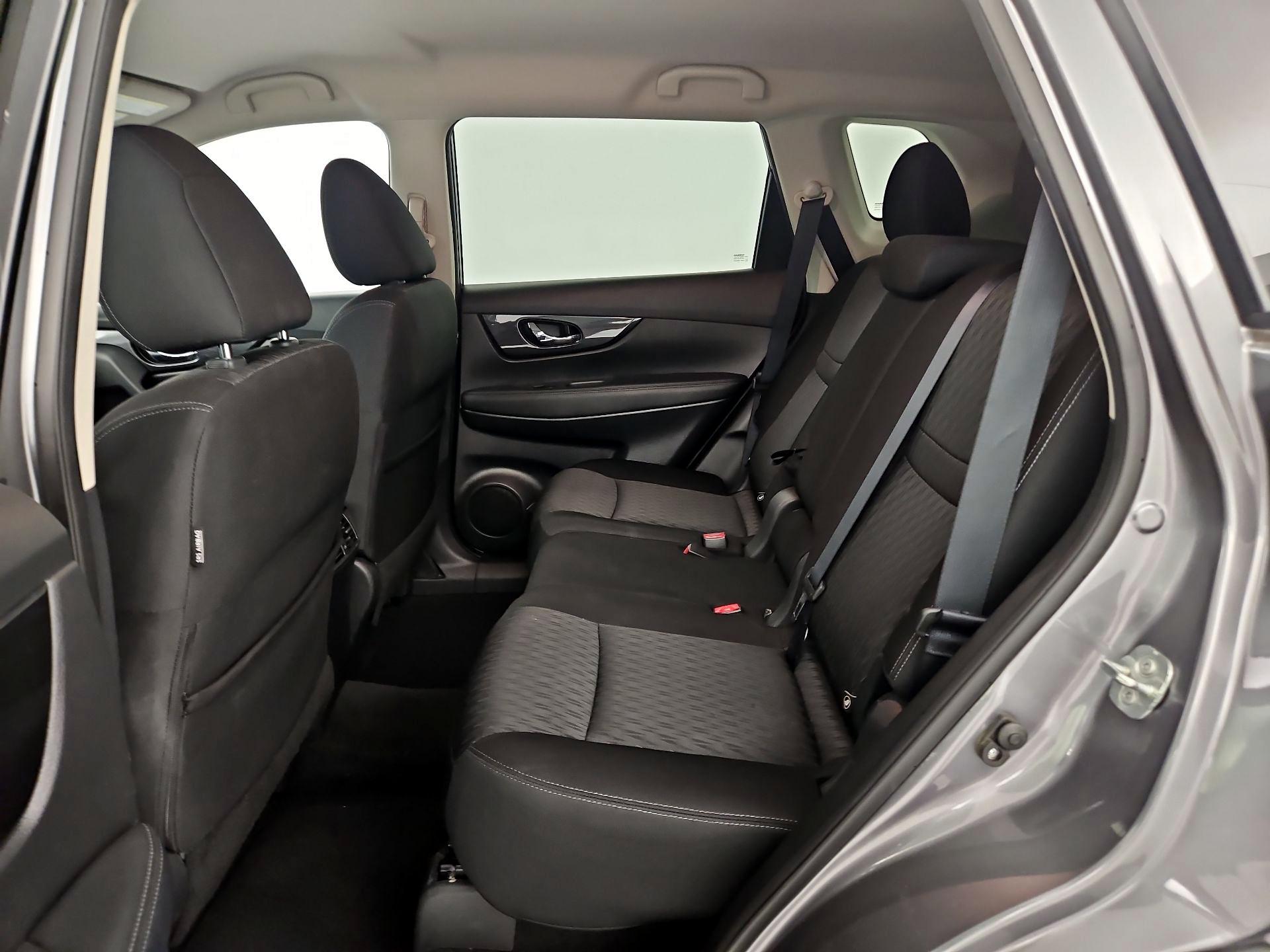 Thumbnail: 2018 Nissan Rogue - 17