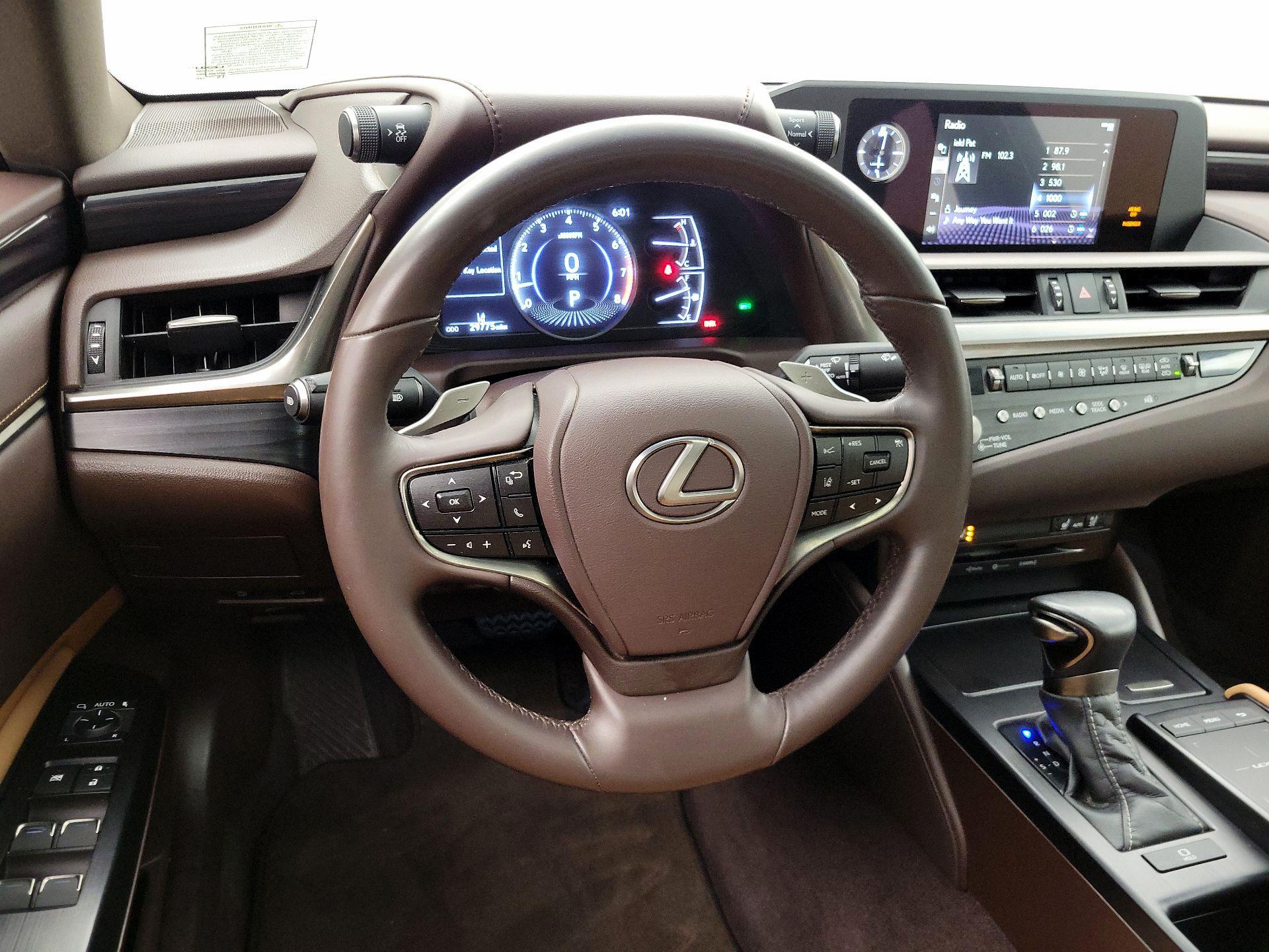 Thumbnail: 2021 Lexus ES - 10