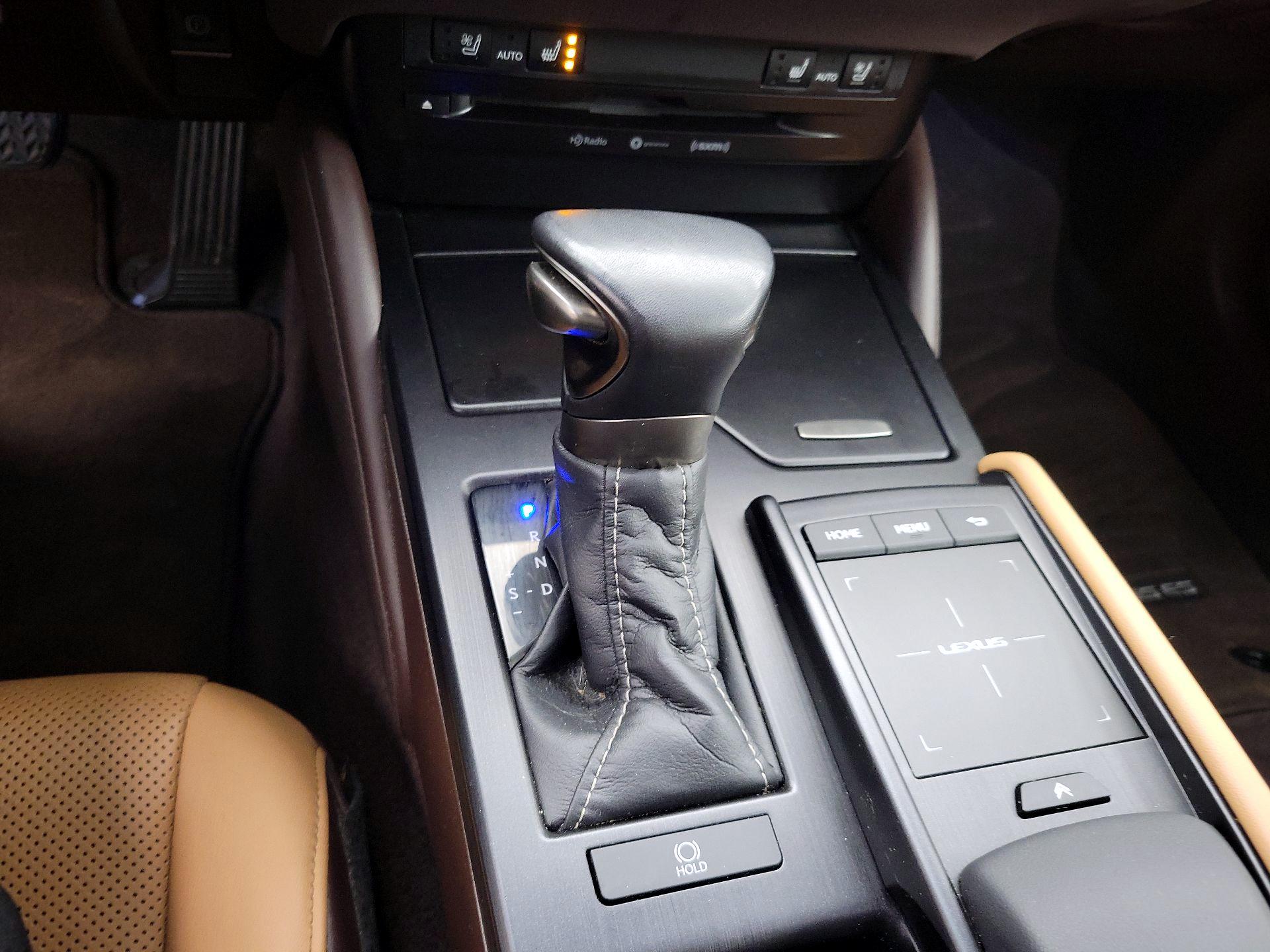 Thumbnail: 2021 Lexus ES - 17