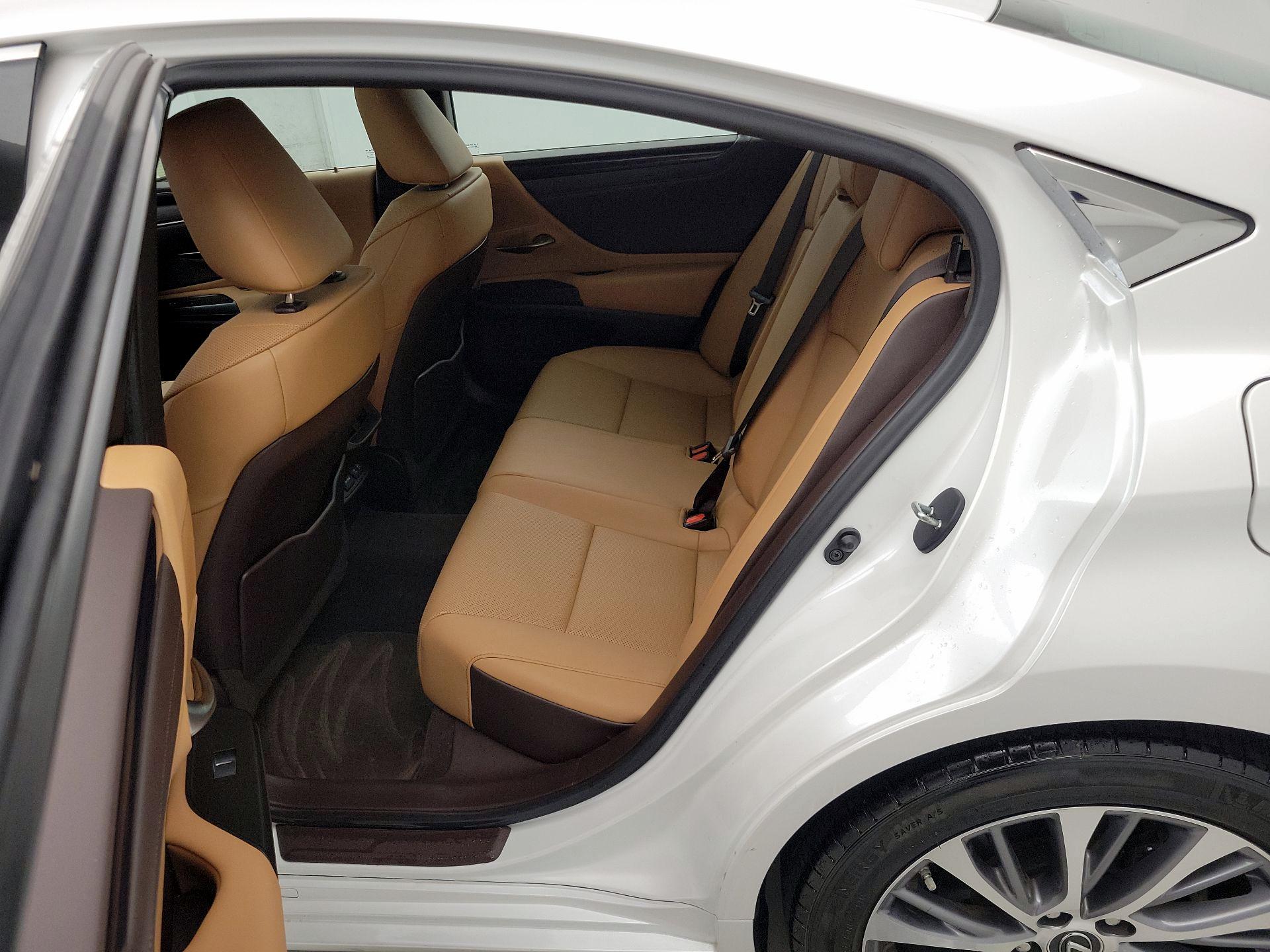 Thumbnail: 2021 Lexus ES - 20