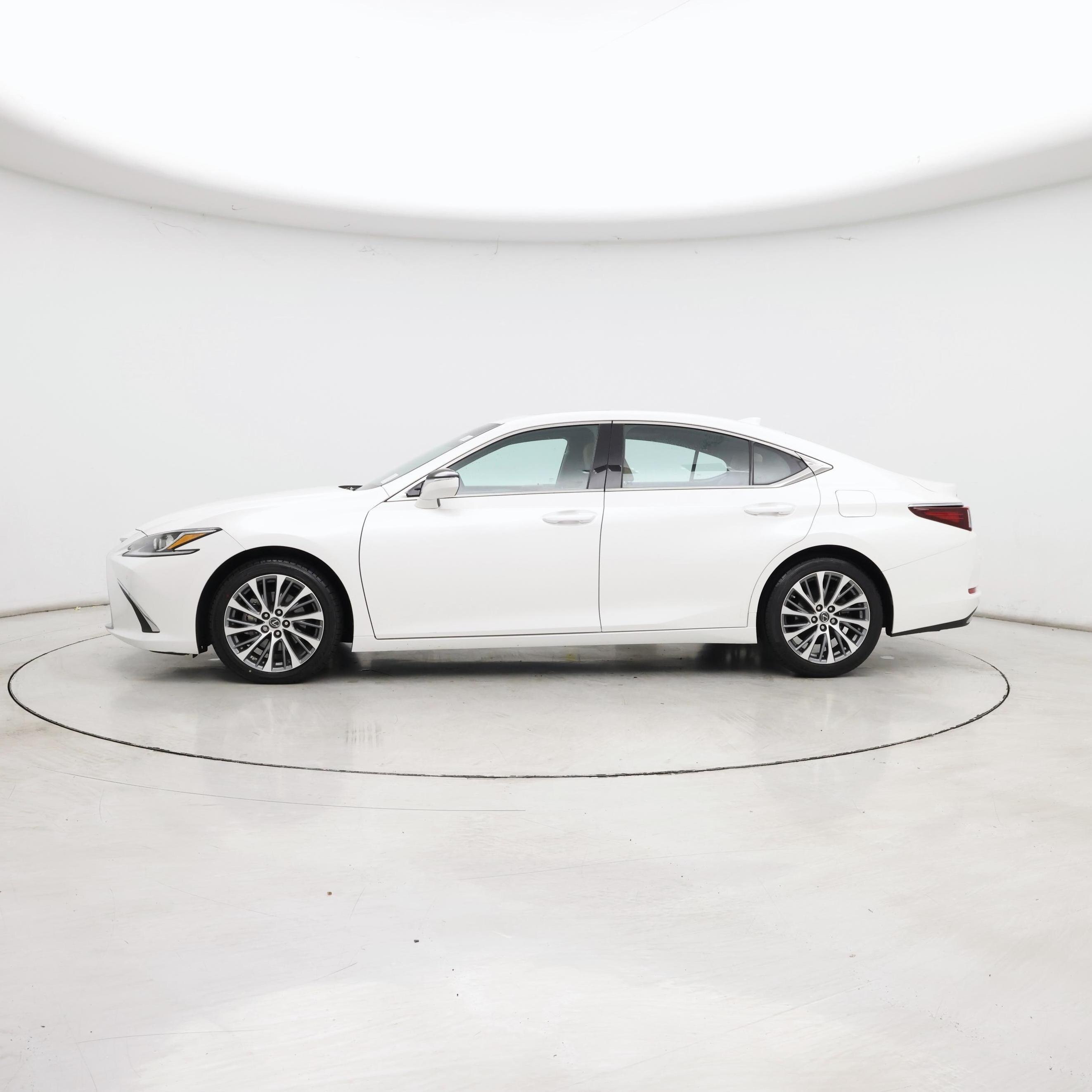 Thumbnail: 2021 Lexus ES - 3