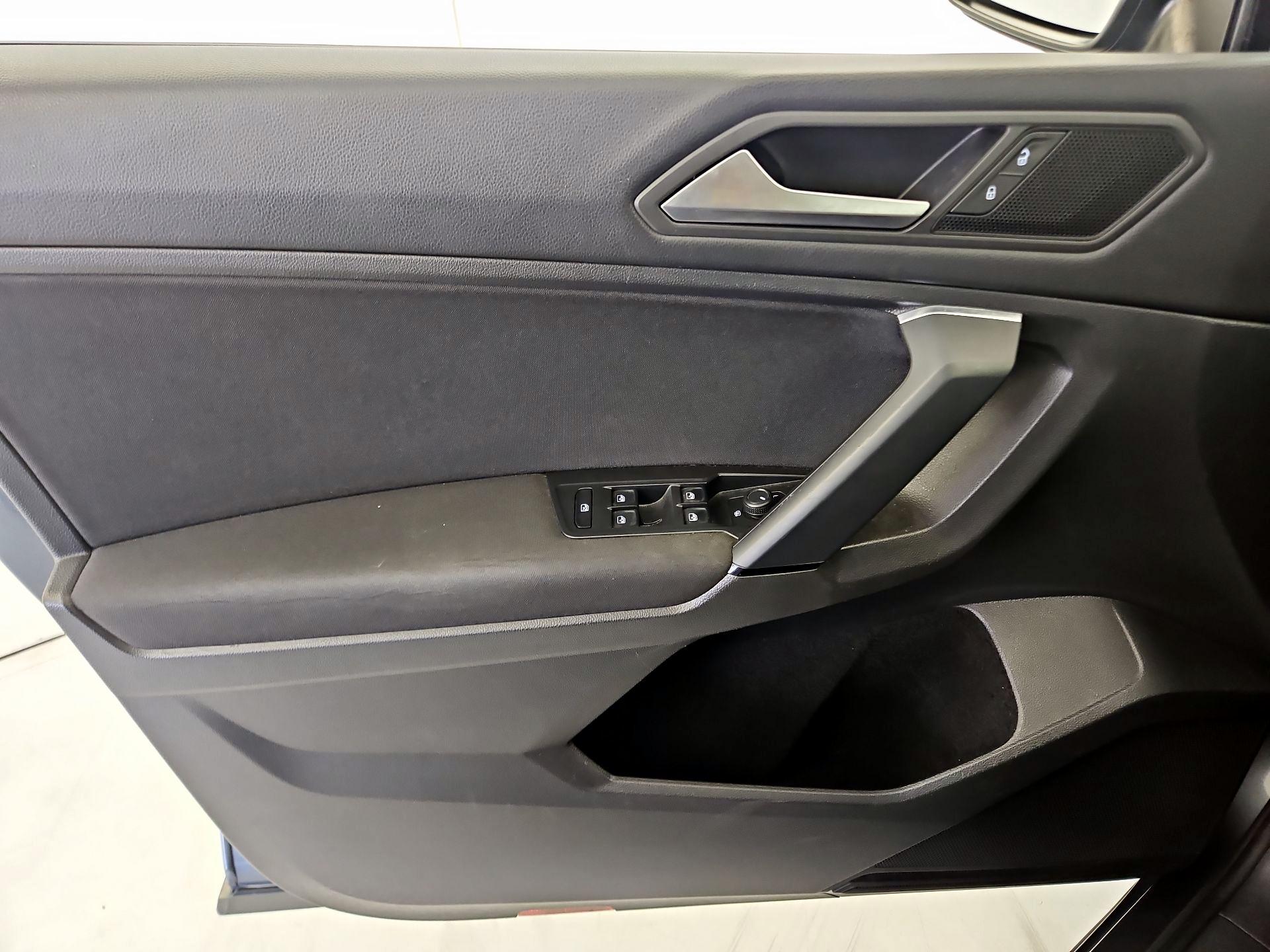 Thumbnail: 2019 Volkswagen Tiguan - 12