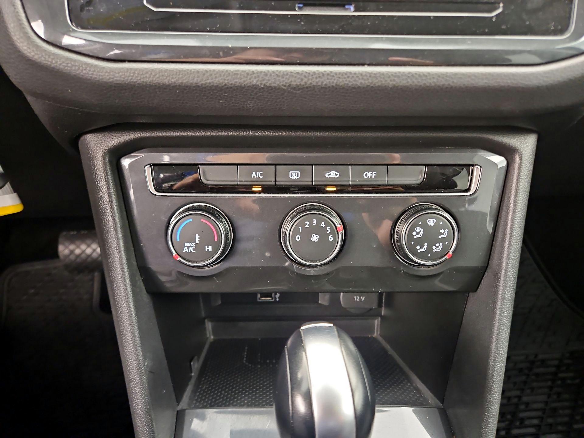 Thumbnail: 2019 Volkswagen Tiguan - 16