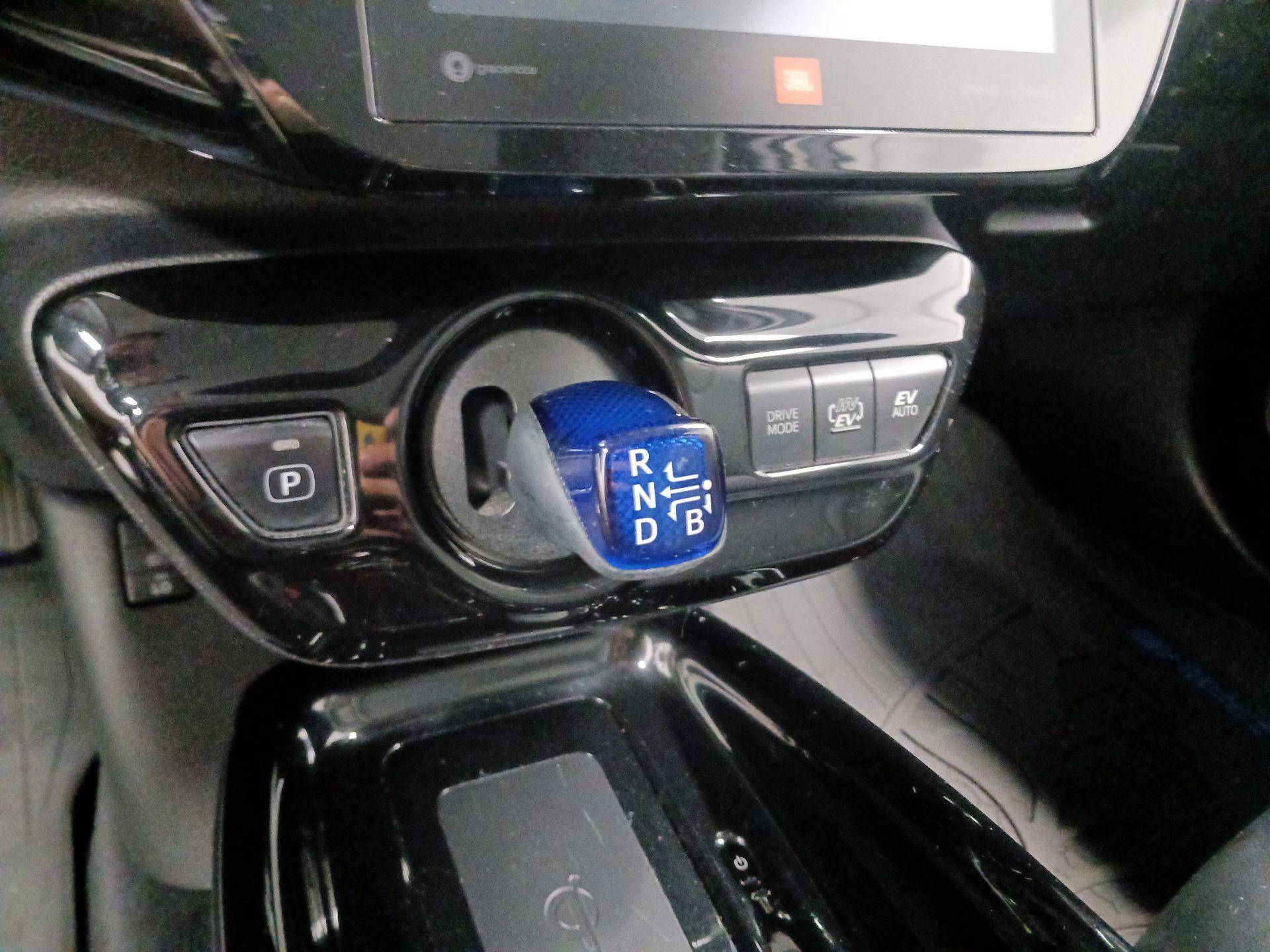 Thumbnail: 2017 Toyota Prius Prime - 15