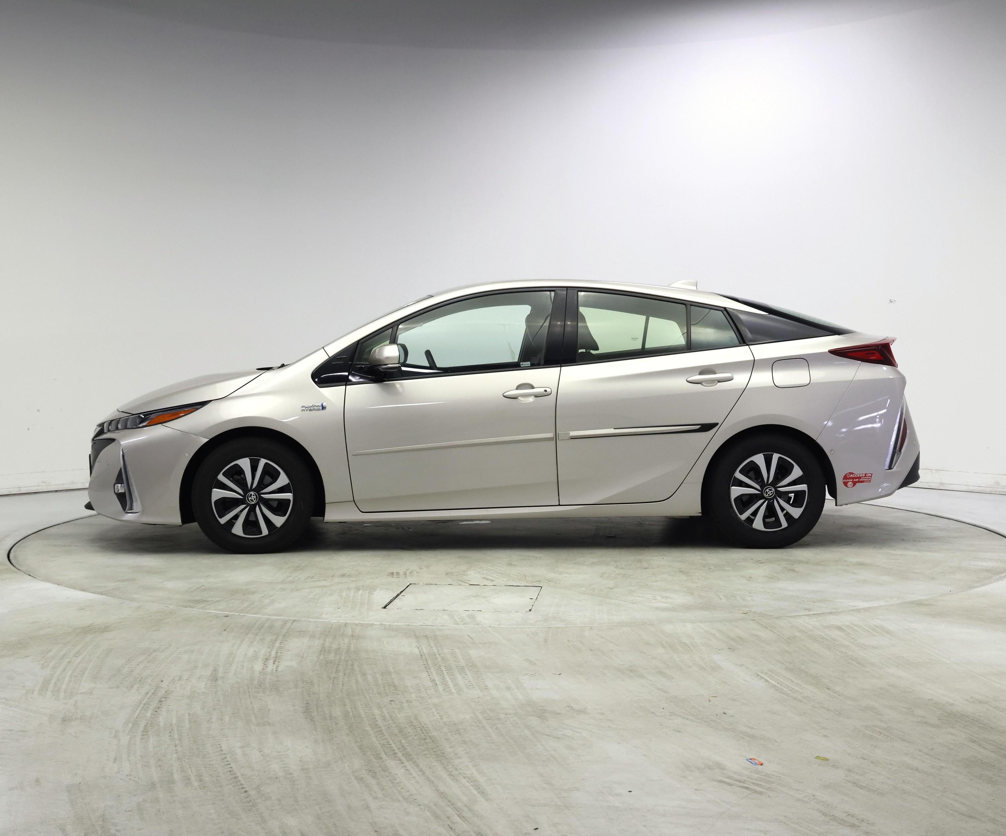Thumbnail: 2017 Toyota Prius Prime - 3