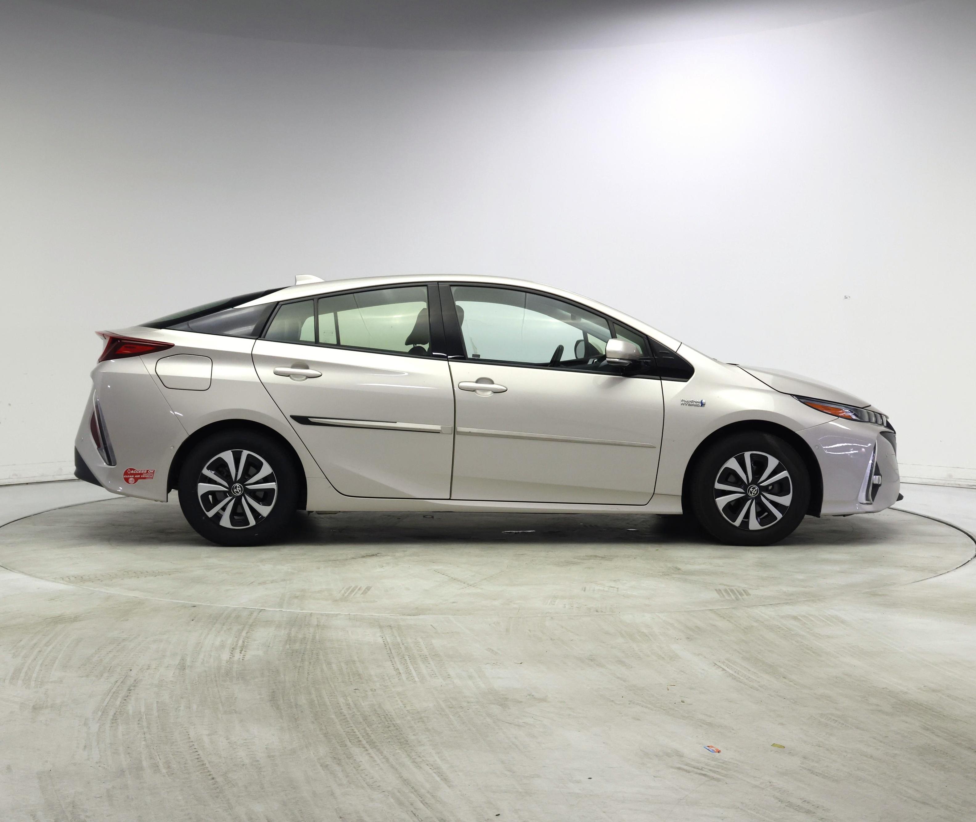 Thumbnail: 2017 Toyota Prius Prime - 7