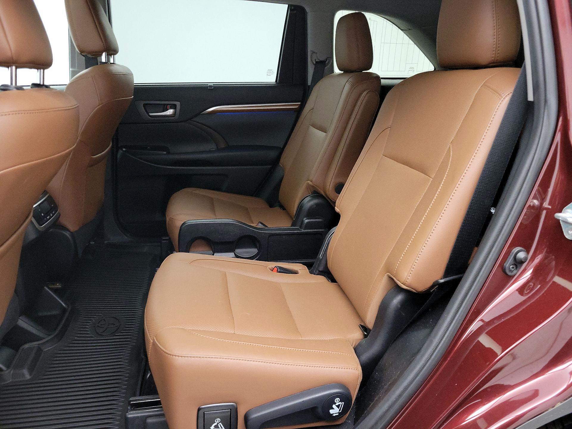 Thumbnail: 2019 Toyota Highlander - 20