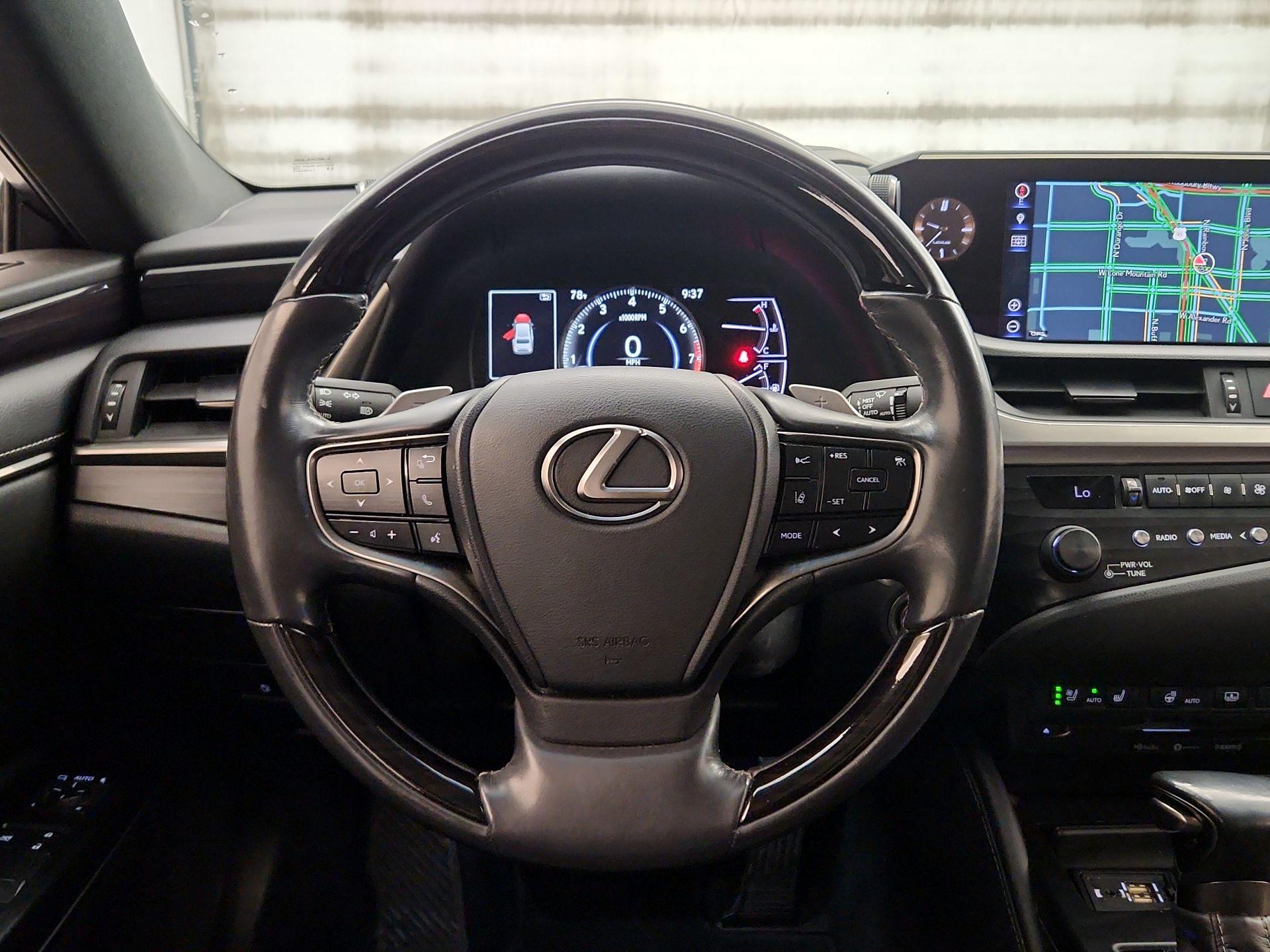 Thumbnail: 2020 Lexus ES - 10