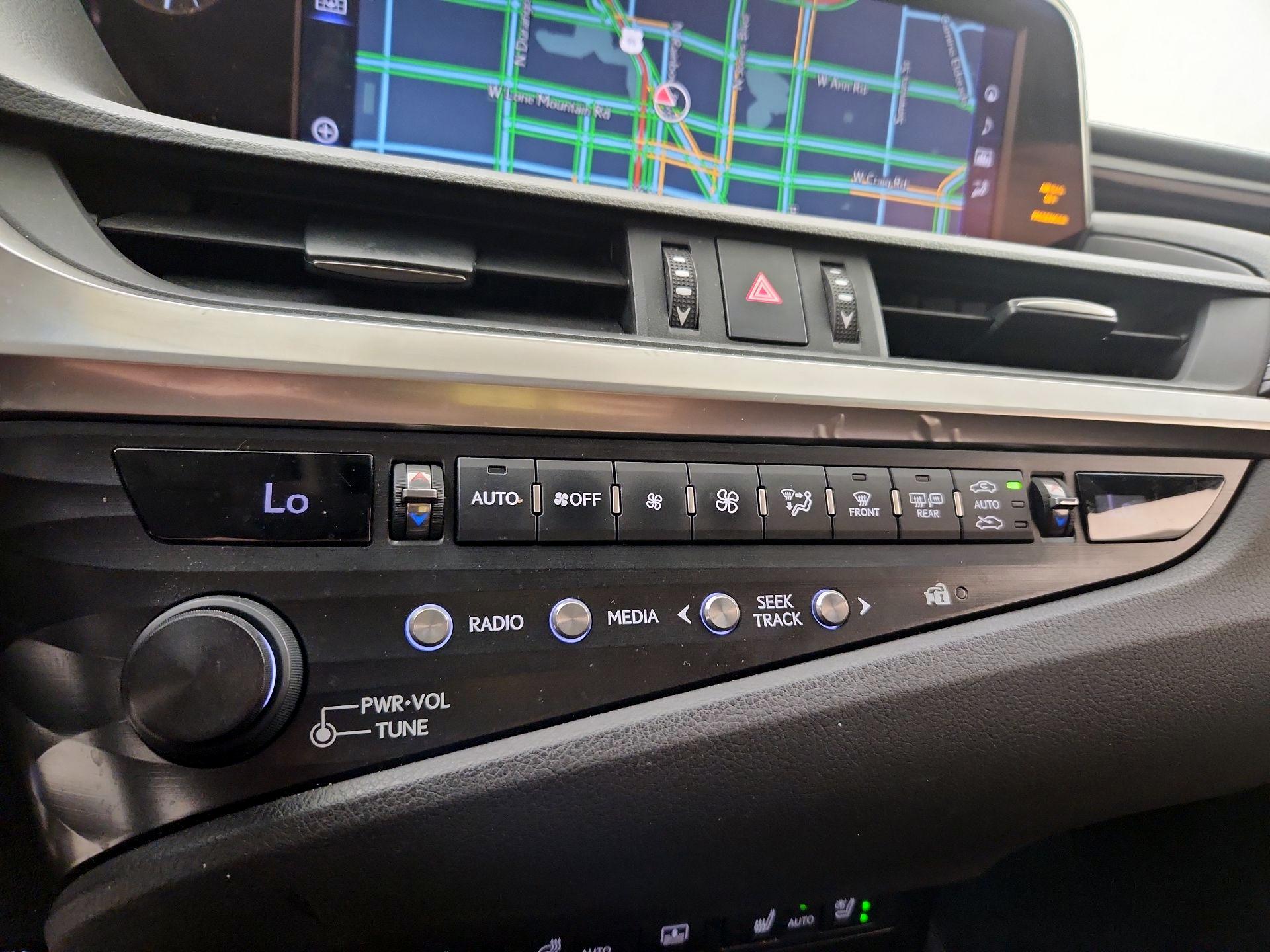 Thumbnail: 2020 Lexus ES - 17