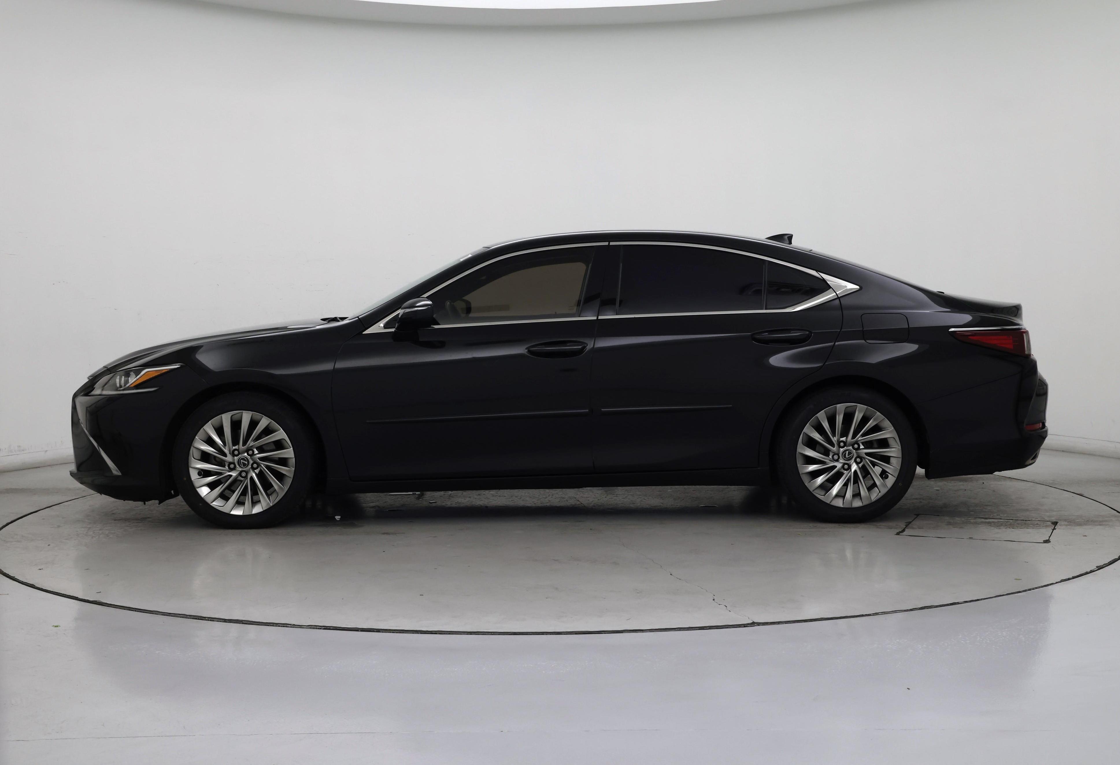 Thumbnail: 2020 Lexus ES - 3