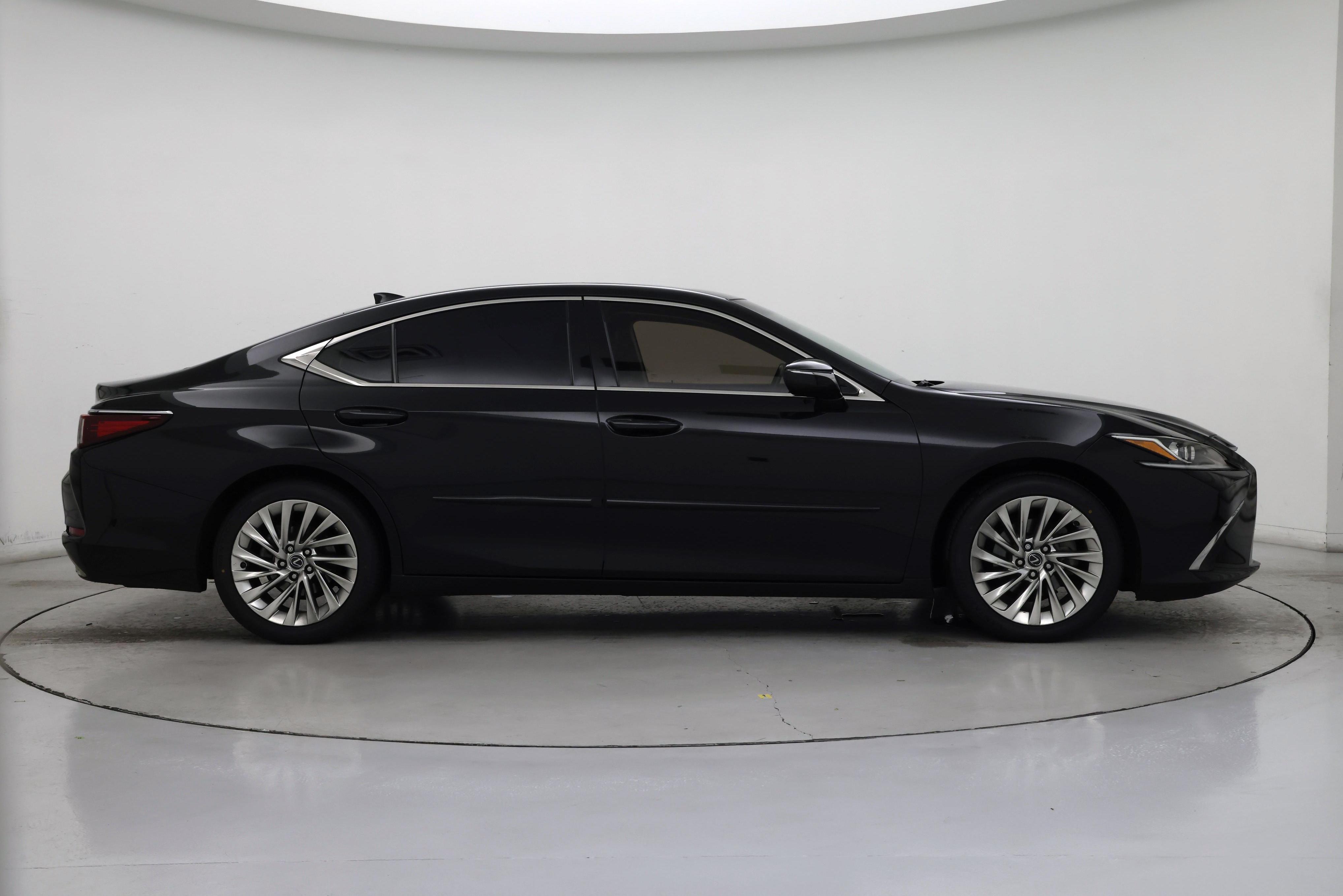 Thumbnail: 2020 Lexus ES - 7