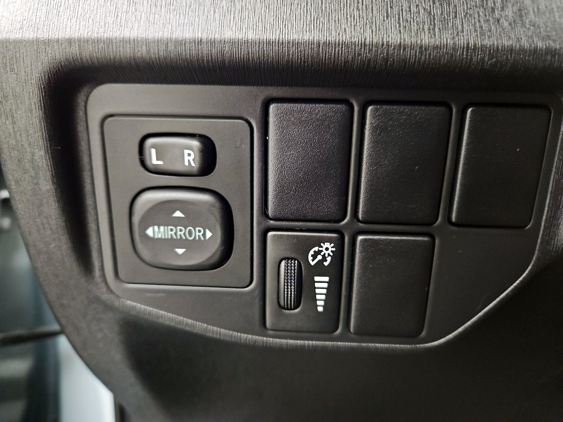 Thumbnail: 2015 Toyota Prius - 13