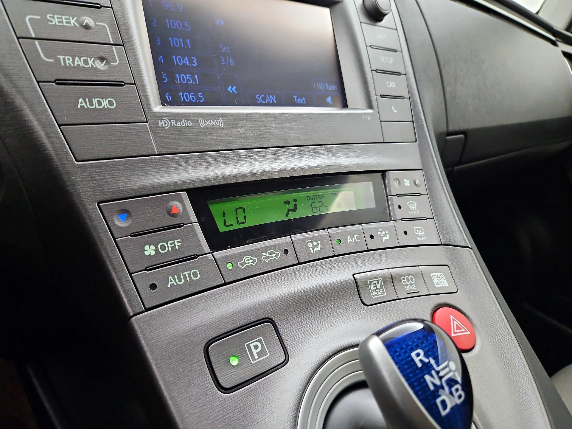 Thumbnail: 2015 Toyota Prius - 16