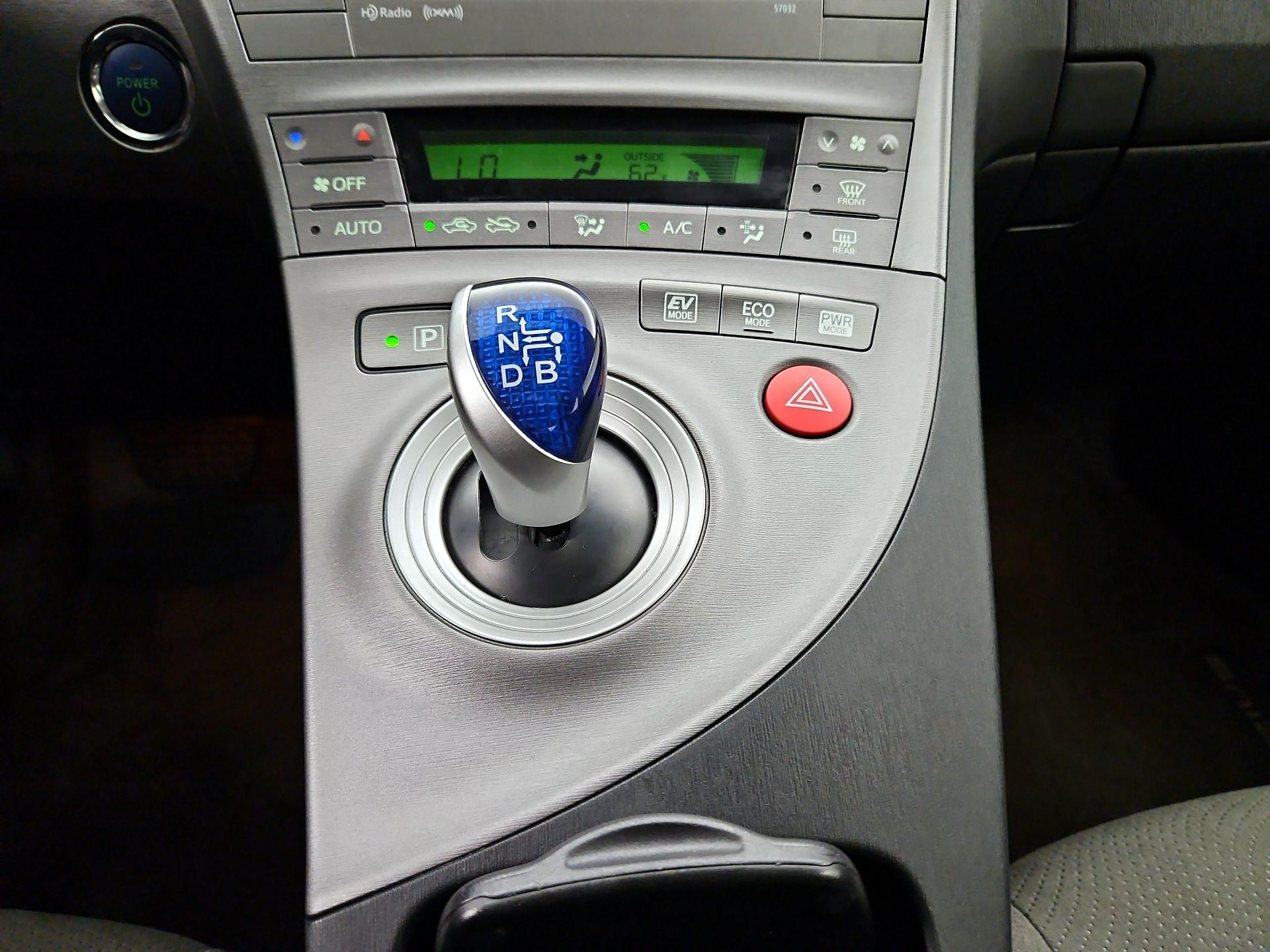 Thumbnail: 2015 Toyota Prius - 17