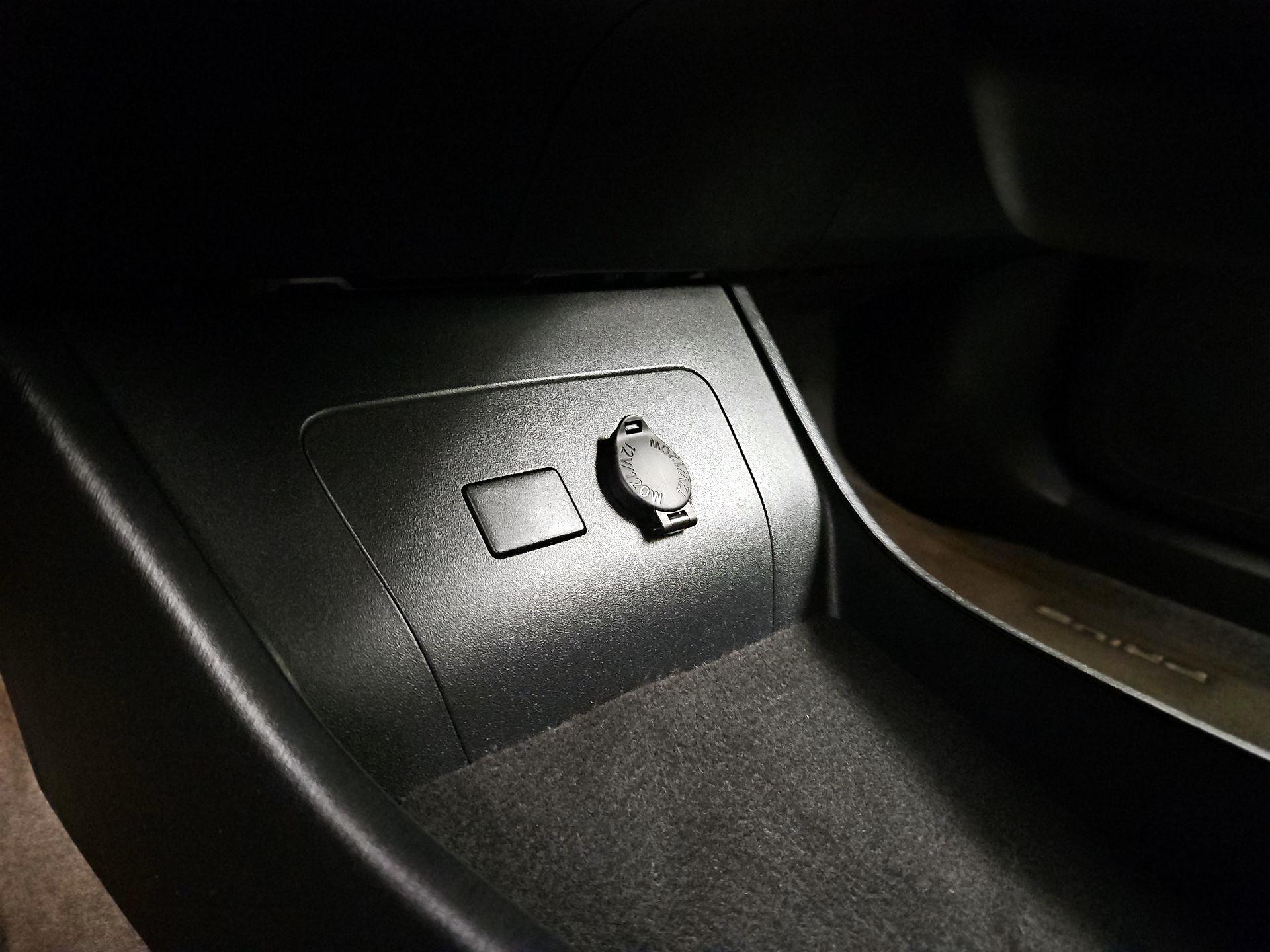 Thumbnail: 2015 Toyota Prius - 18